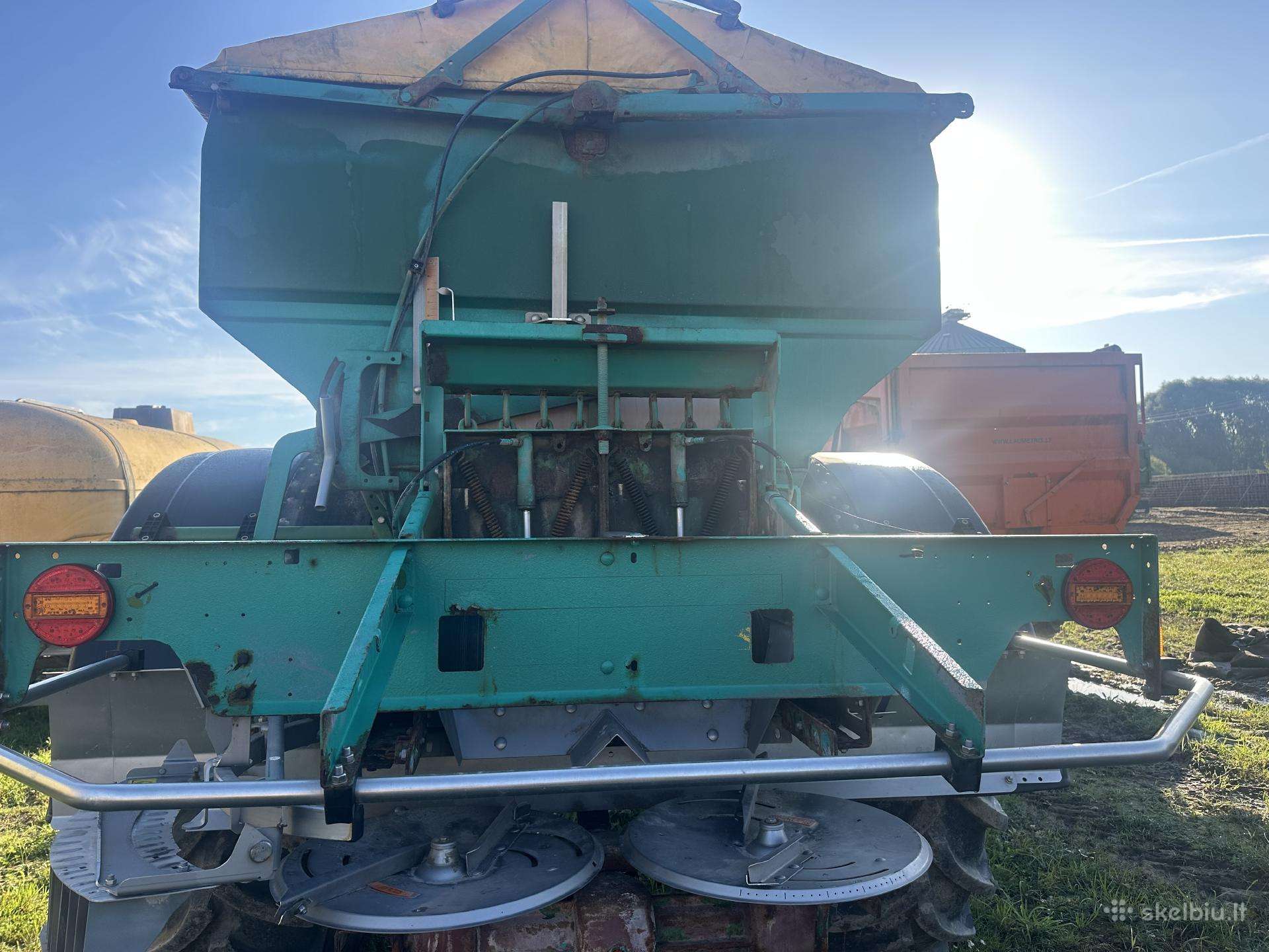 Parduodu Amazone Zg-b 8200 trąšų barstytuvą