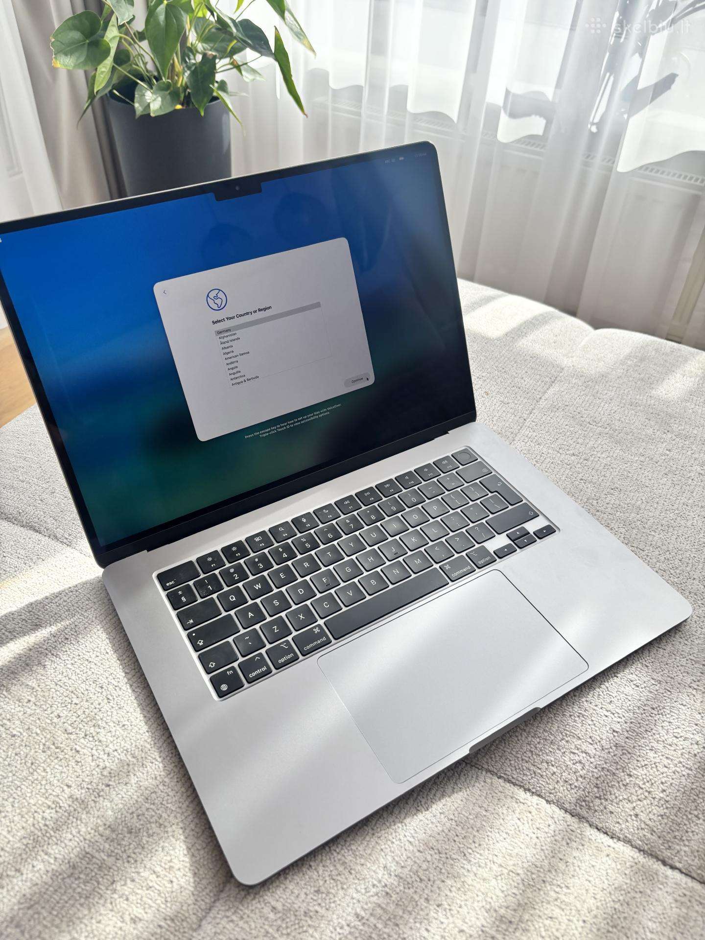 Apple MacBook Air 15.3 M3 8 GB RAM 256 GB SSD
