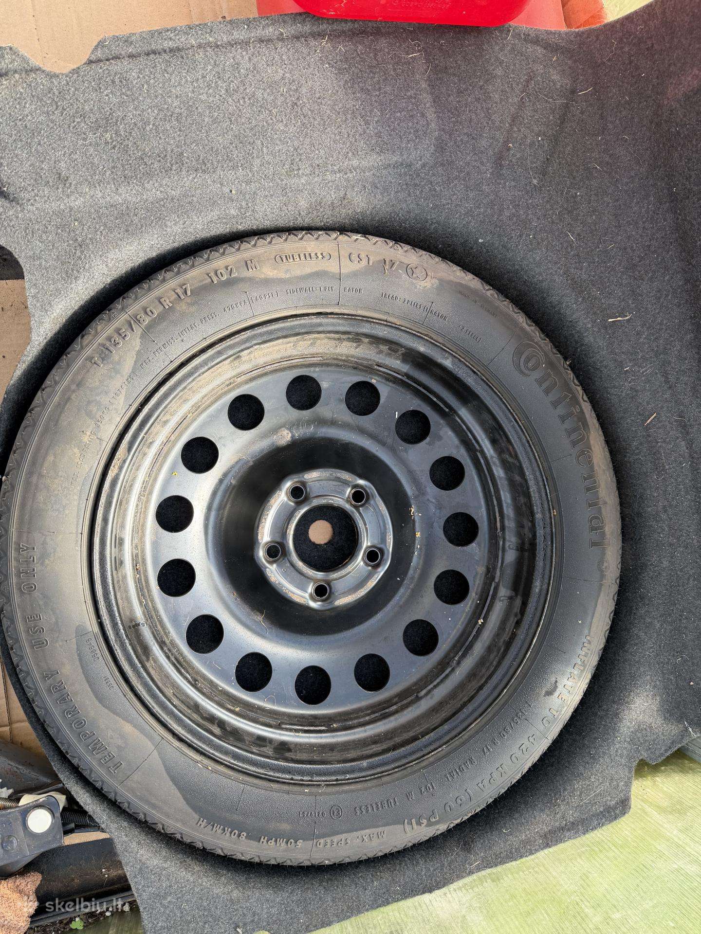 Bmw atsarginio rato kabliukas ir plastikas