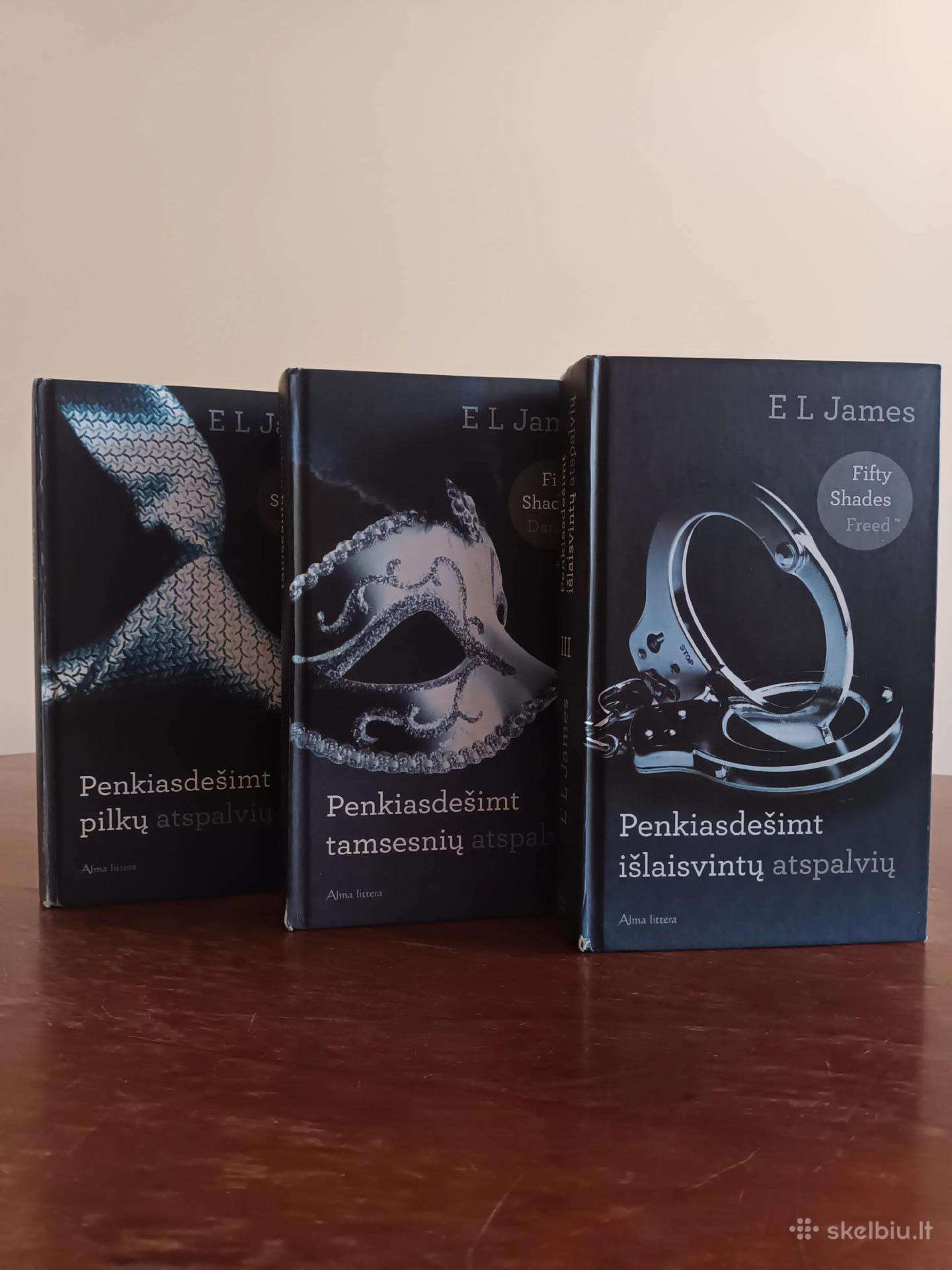 E. L. James „Penkiasdešimt atspalvių