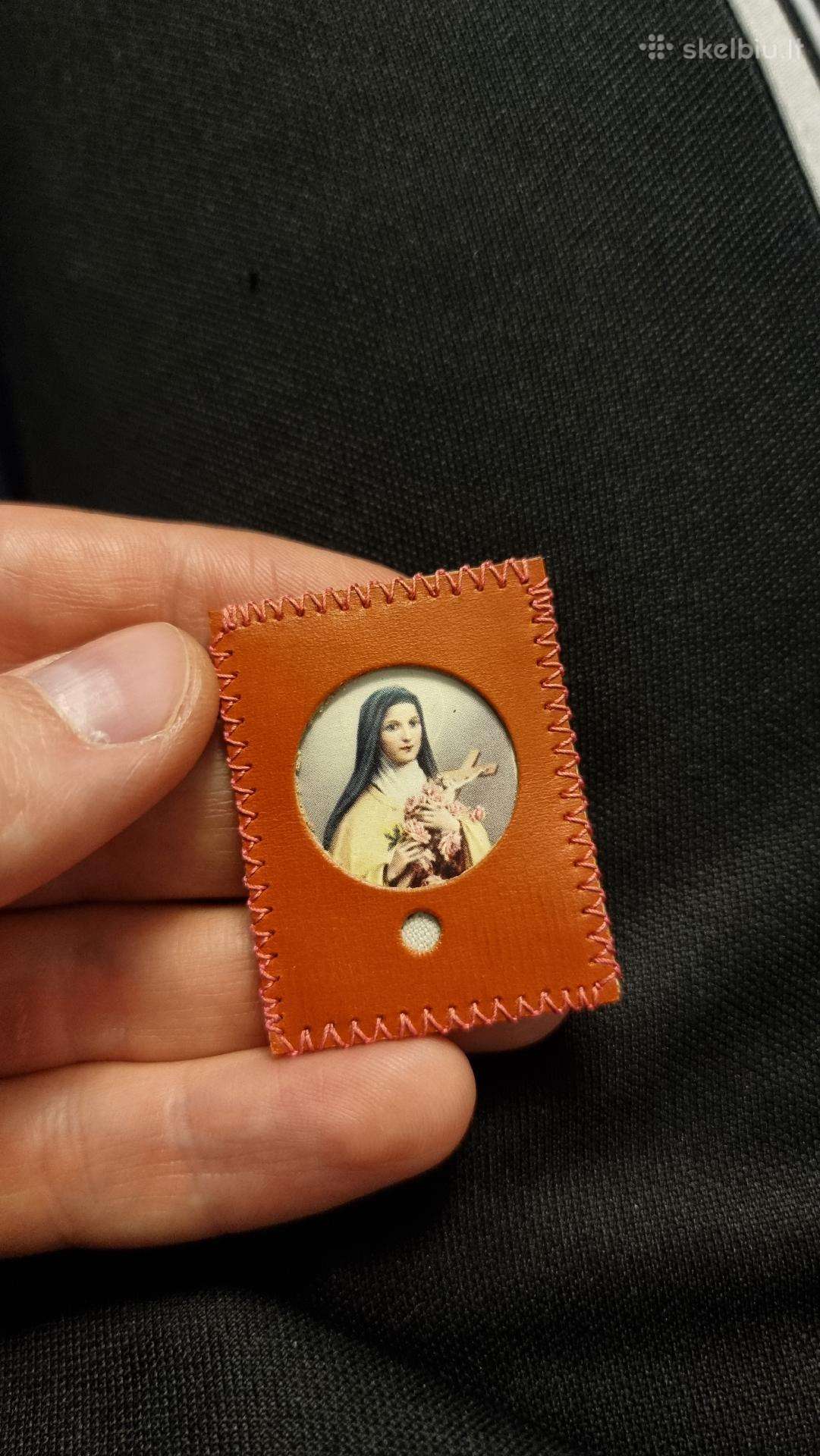 Teresė iš Lizjė ir Agnus Dei Medalionas