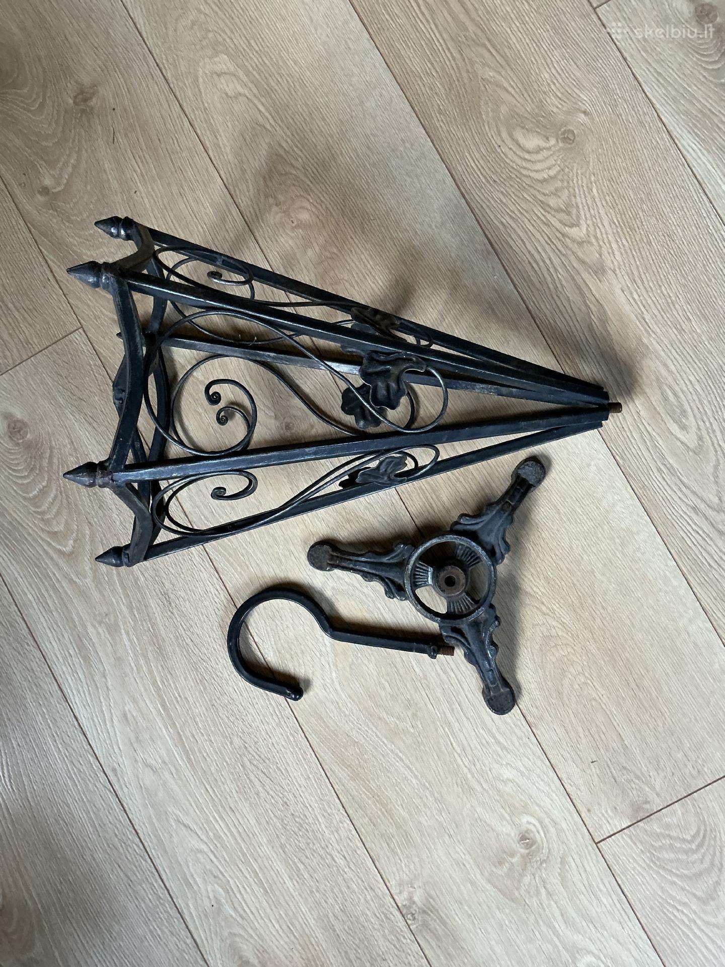 Metalinis skėčių stovas