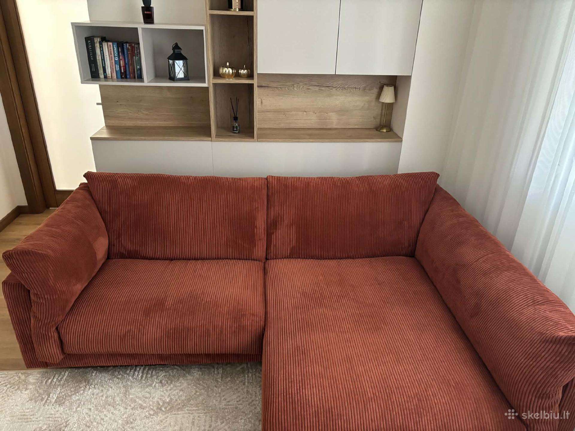 Parduodama mažai naudota, puikios būklės sofa.