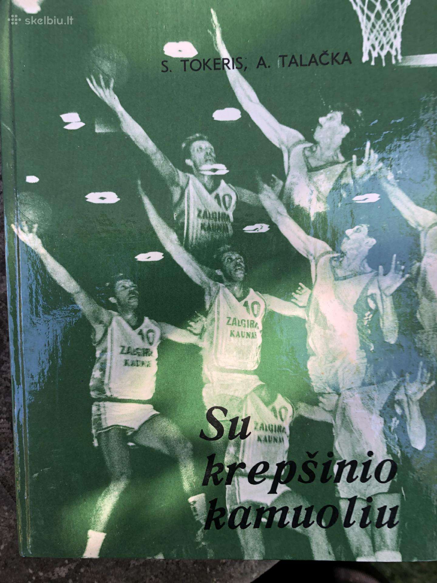 Su krepšinio kamuoliu