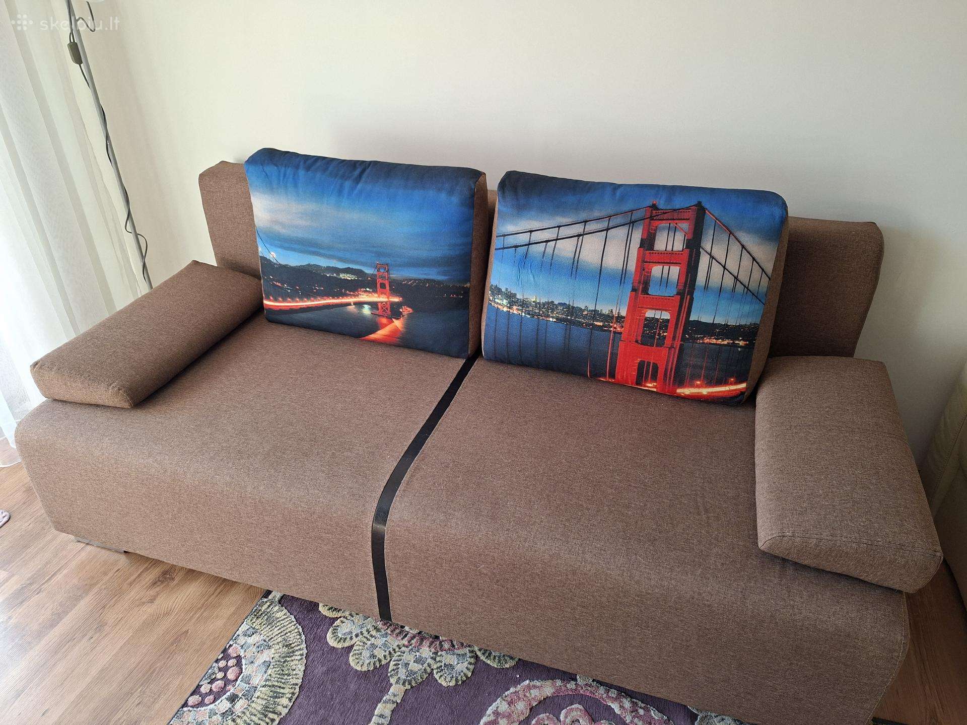 Puikios būklės sofa lova su patalynės dėže