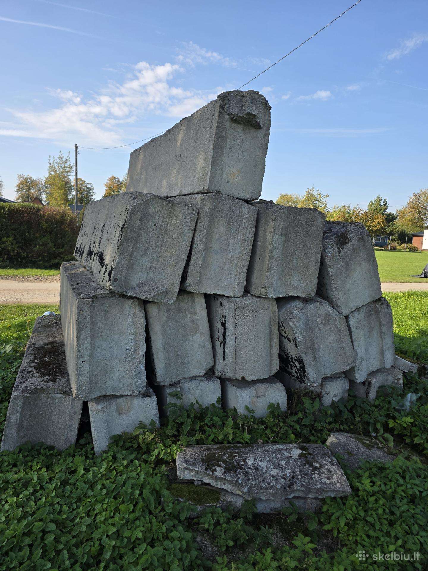 Parduodami gelžbetoniniai blokai