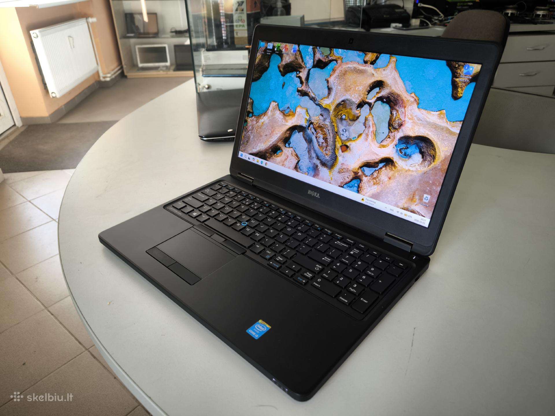 Dell i3 5th/15,6"ips/8gb/w11/SSD/puiki baterija