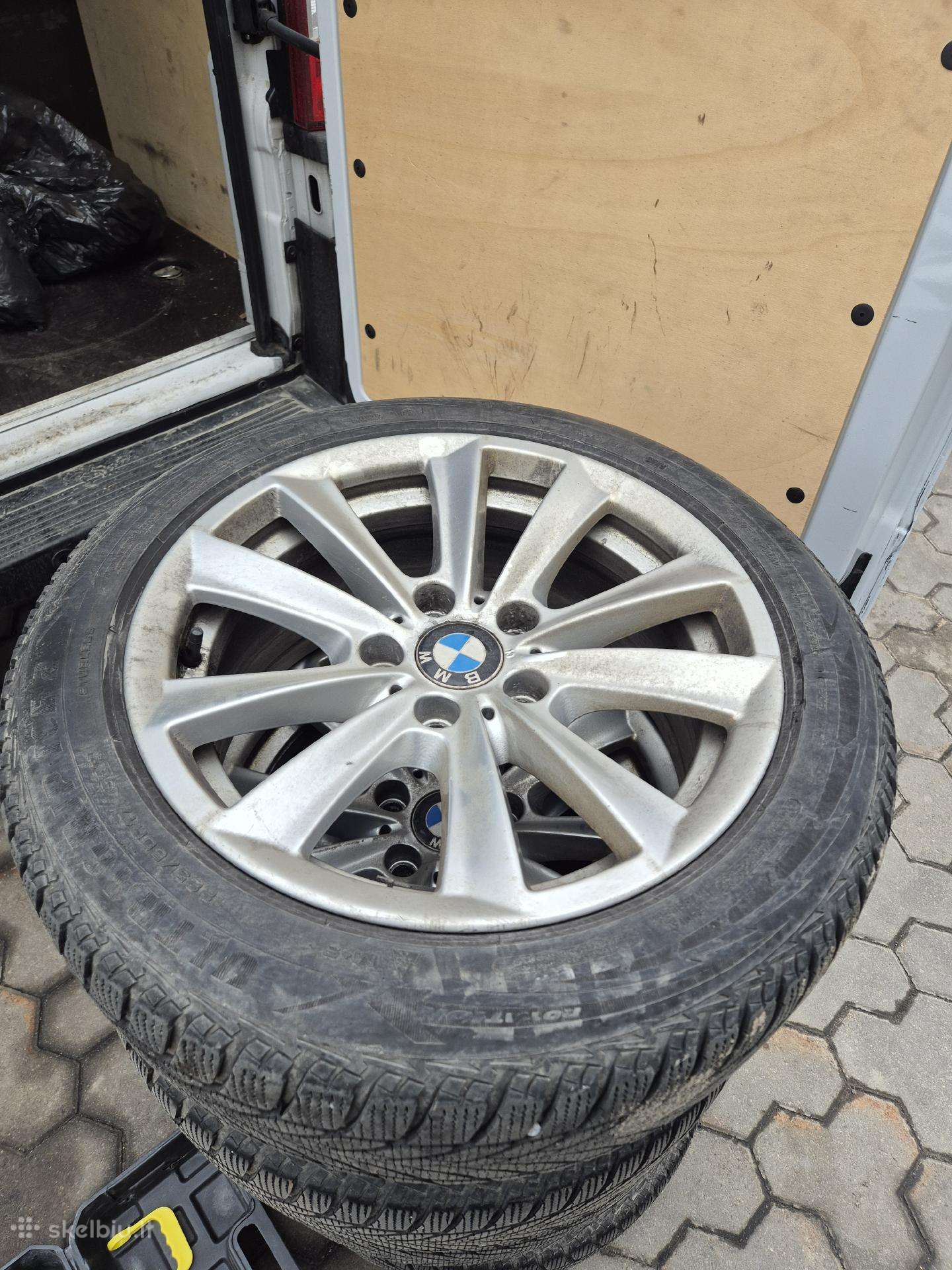 Bmw r17 5x120 su žieminėmis padangomis
