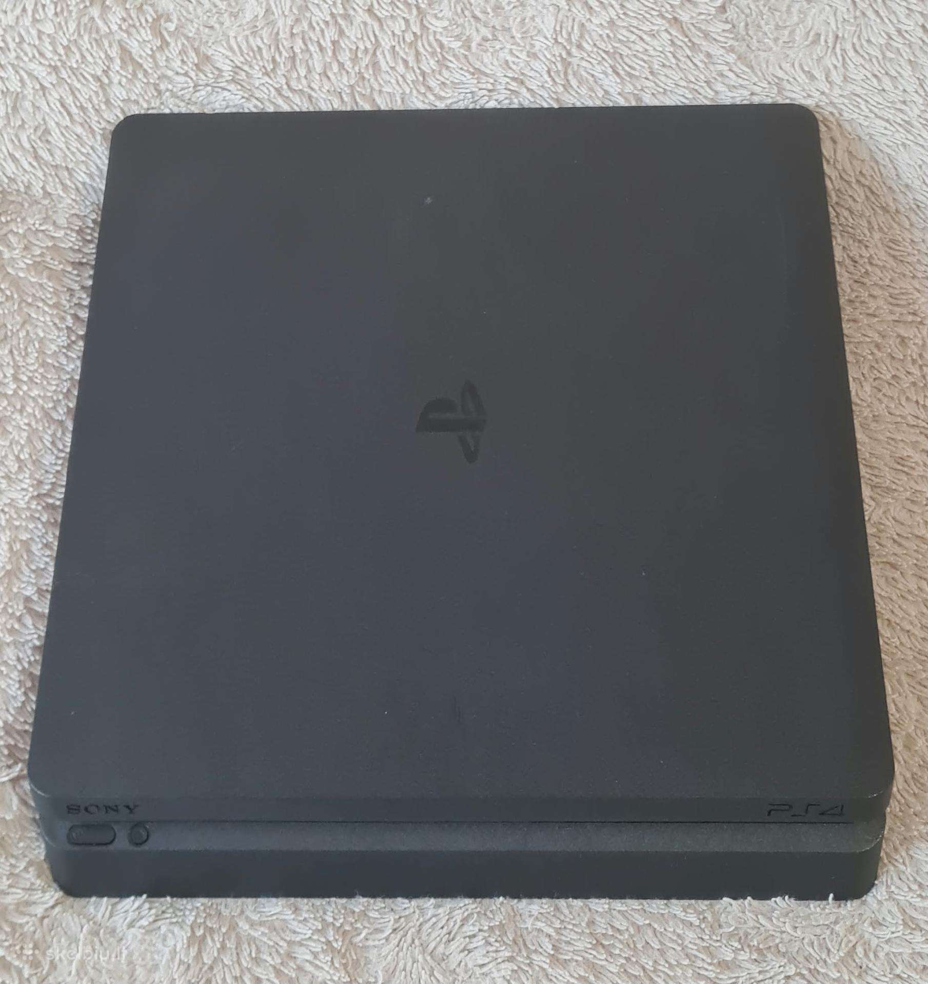 Sony Playstation 4 Slim + 3 pulteliai