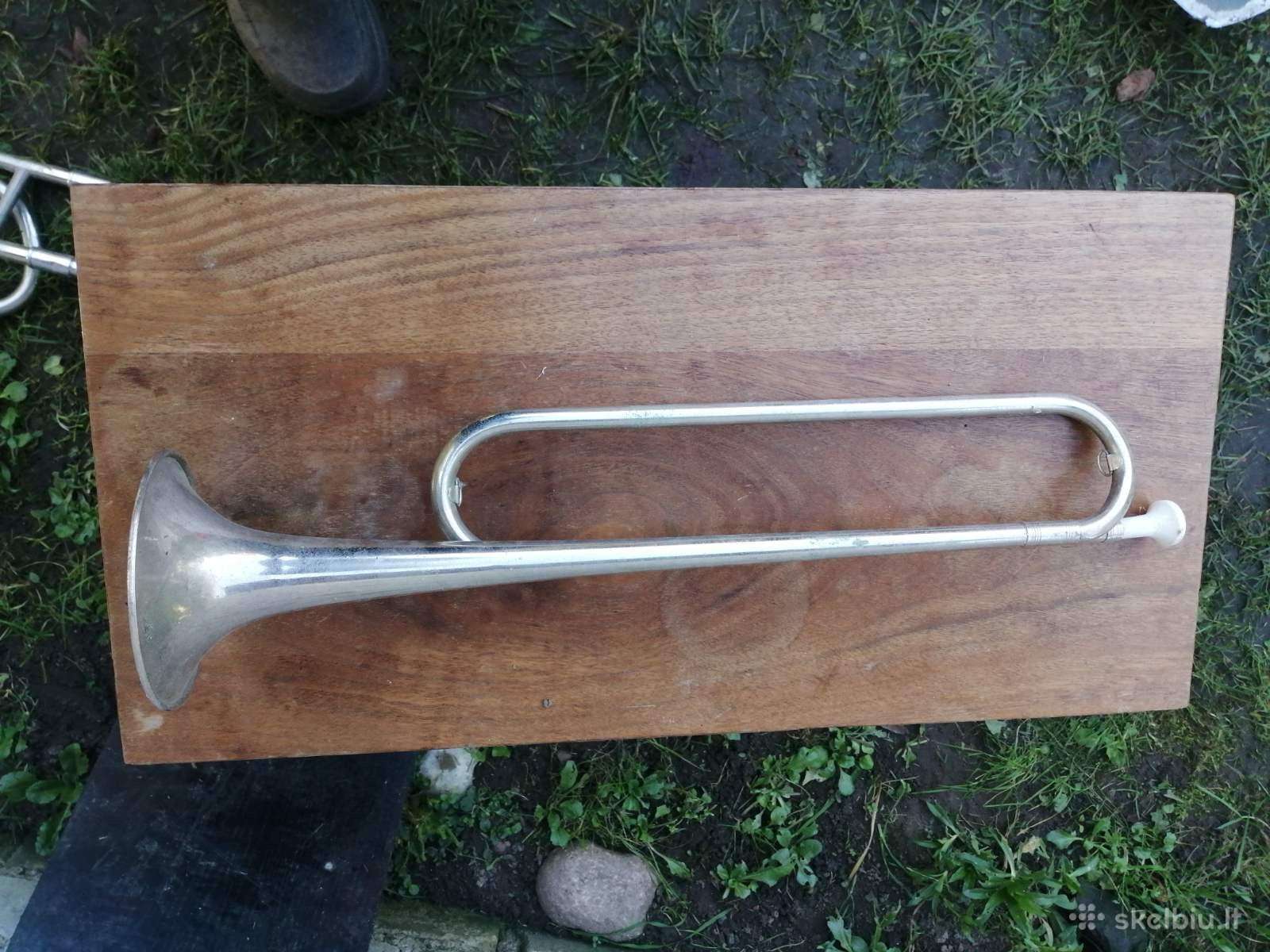 Senoviniai pučiamieji instrumentai.