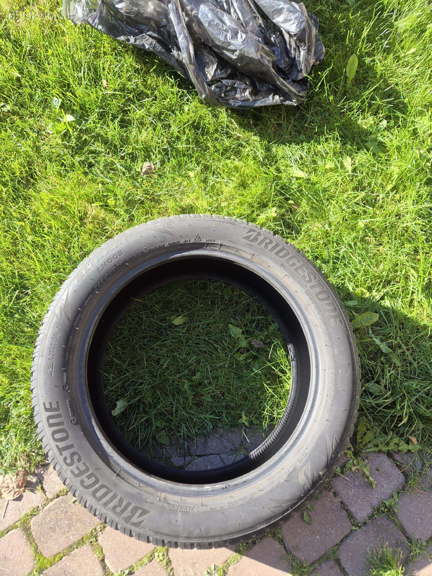 Bridgestone Blizzak Lm005 (235/55r20 105v XL)