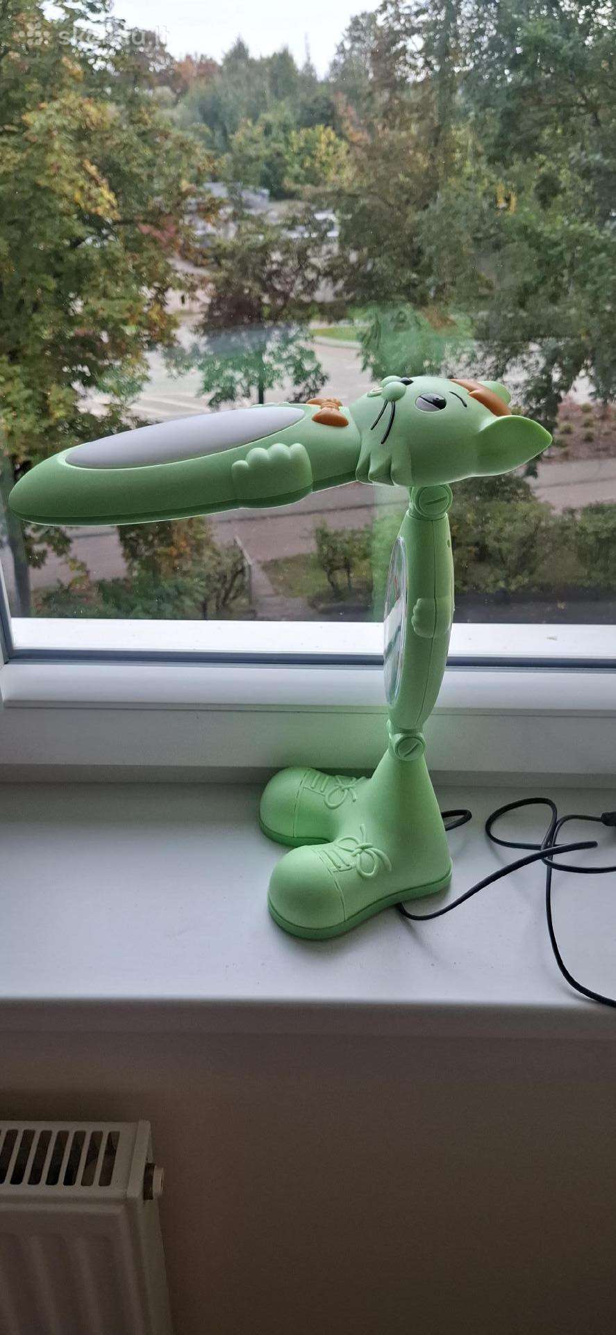 Pastatoma lempa-laikrodis