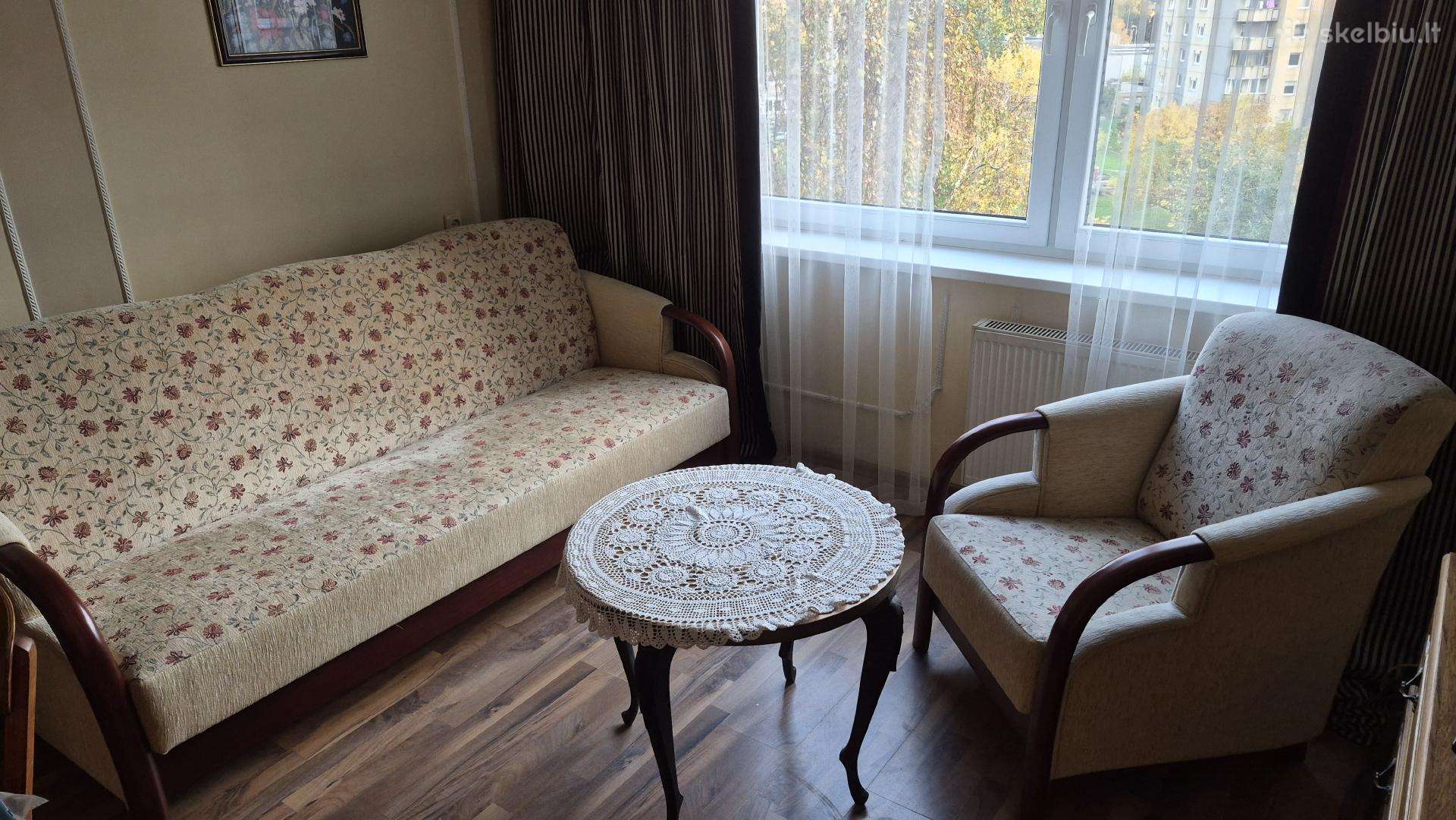 Sofa su foteliu