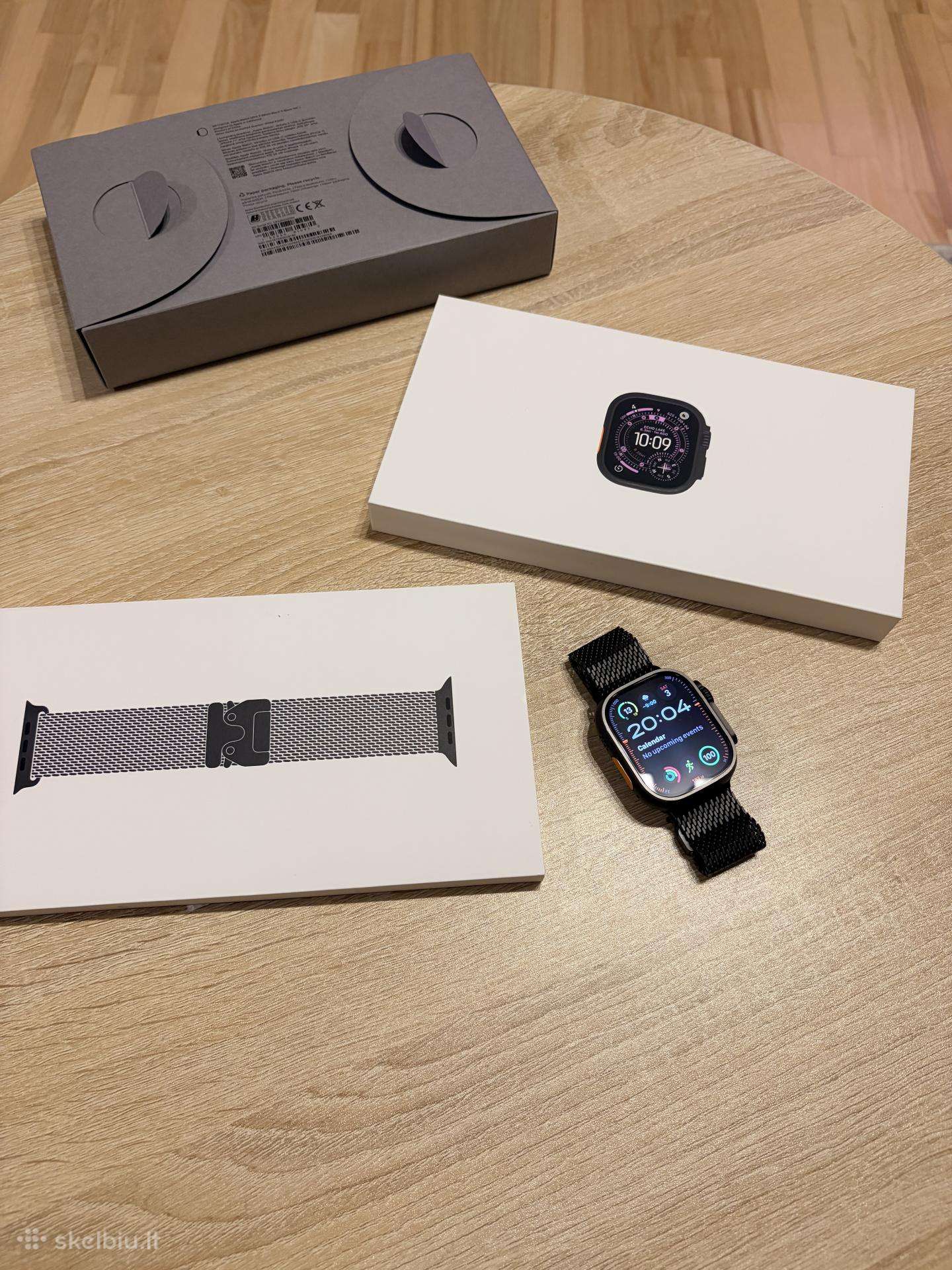 Apple Watch Ultra 3 su Minalese Titanium Band
