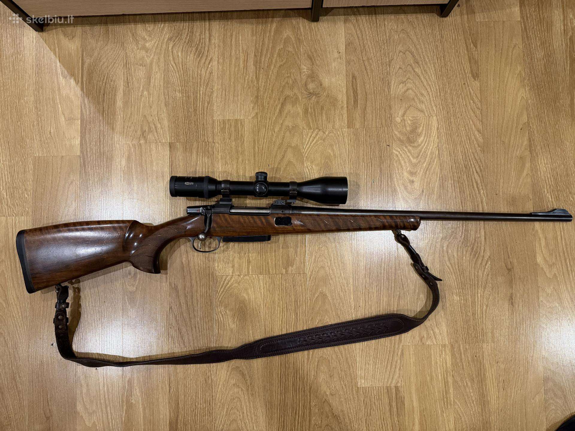 Graižtvinis Cz 555 ir lygiavamzdis Izh26 ginklai