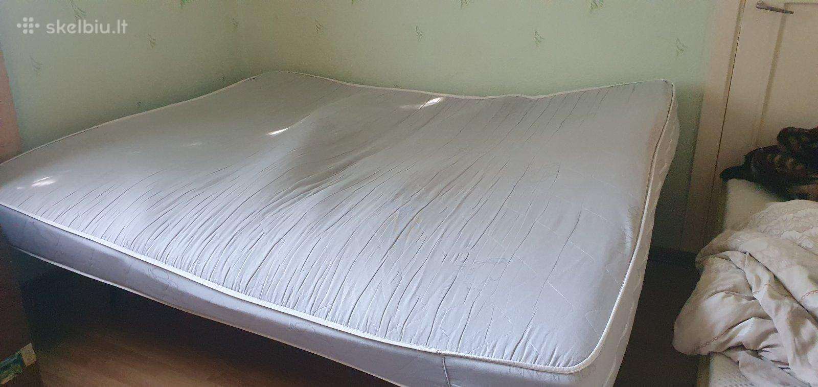 Dovanoju dvigulės lovos čiužinį: plotis 1,6 m
