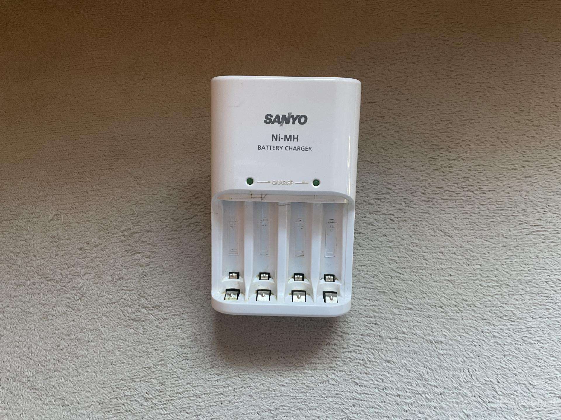 Sanyo Nc-mqn04e Ni-mh baterijų kroviklis Aa / Aa
