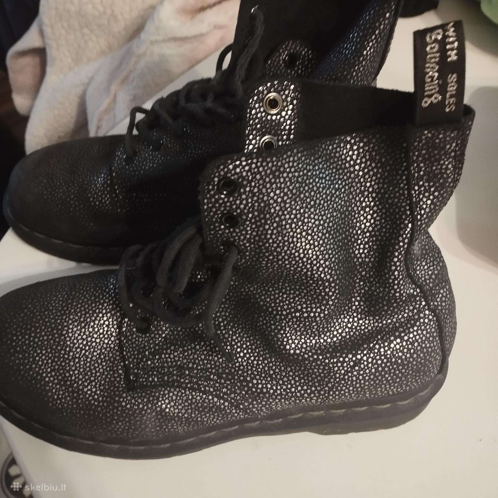 Parduodu moteriškus batus Dr. Martens
