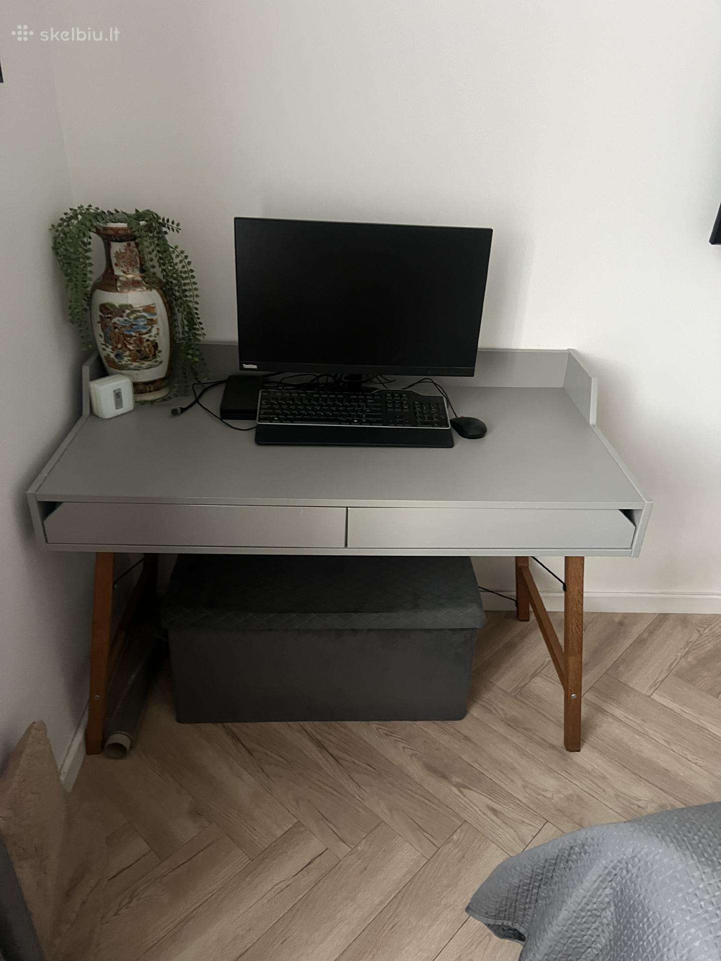Rašomas stalas