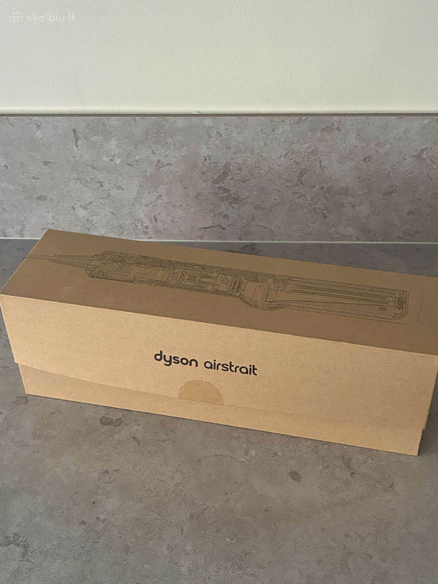 Dyson vienu metu džiovina ir tiesina plaukus