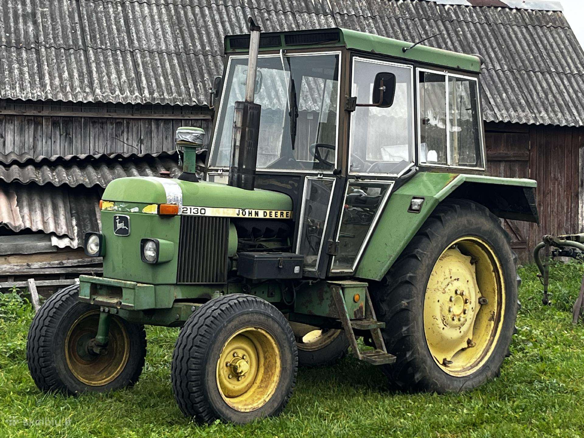 John Deere 2130