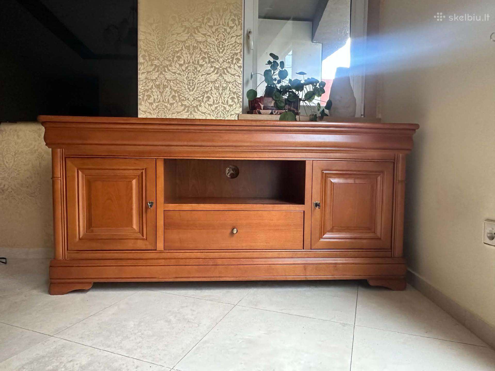 Mobex medinė spintelė / komoda