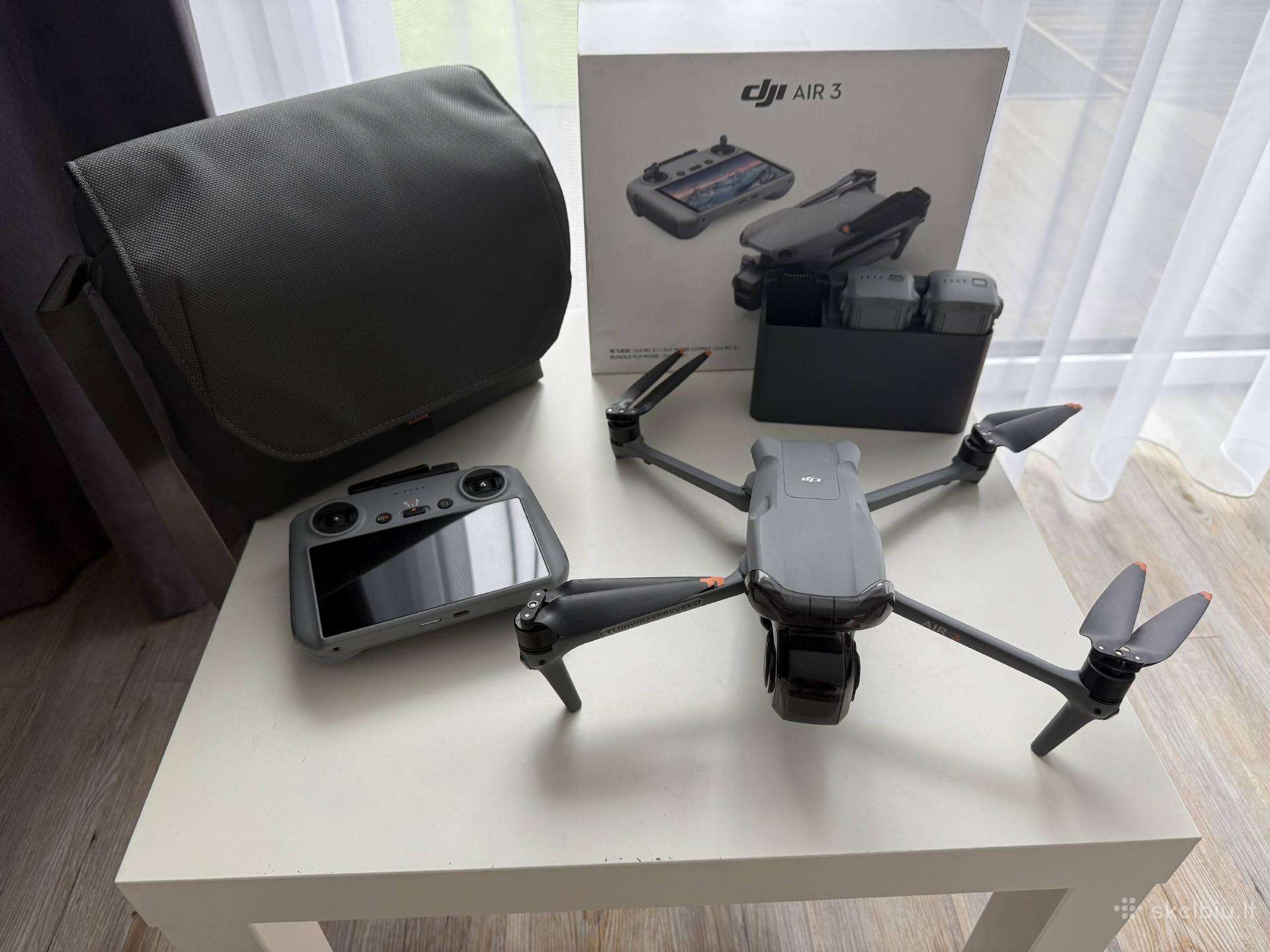 Dji Air 3 Fly More Combo su Rc2 pultu