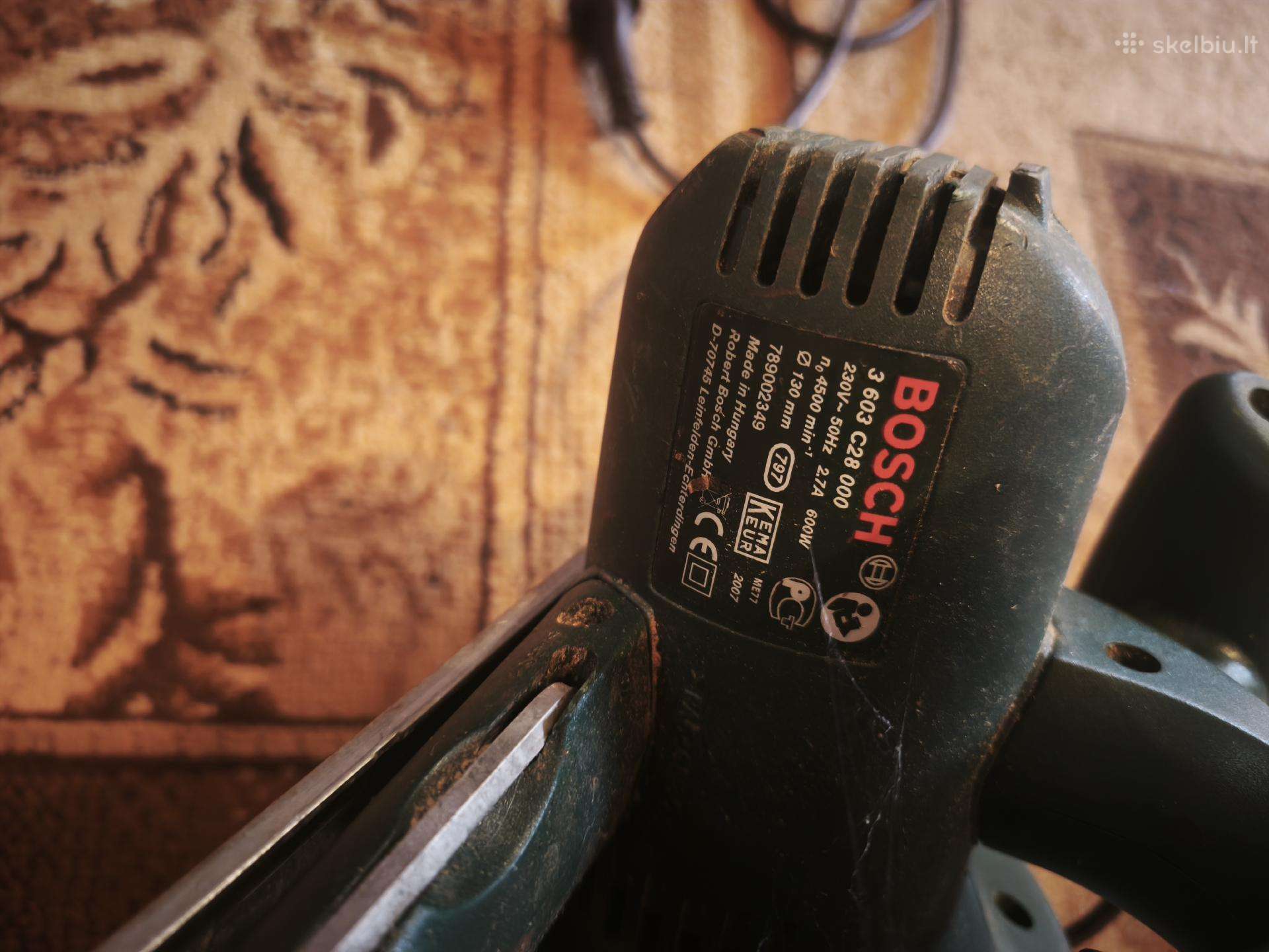 Bosch įrankis medienos pjovimui