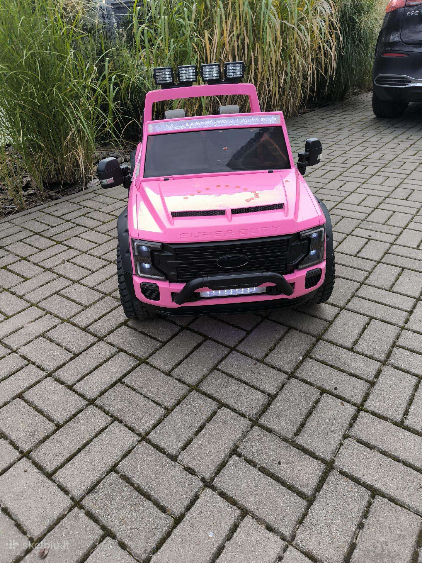Automobiliukas elektrinis , išaugo vaikas
