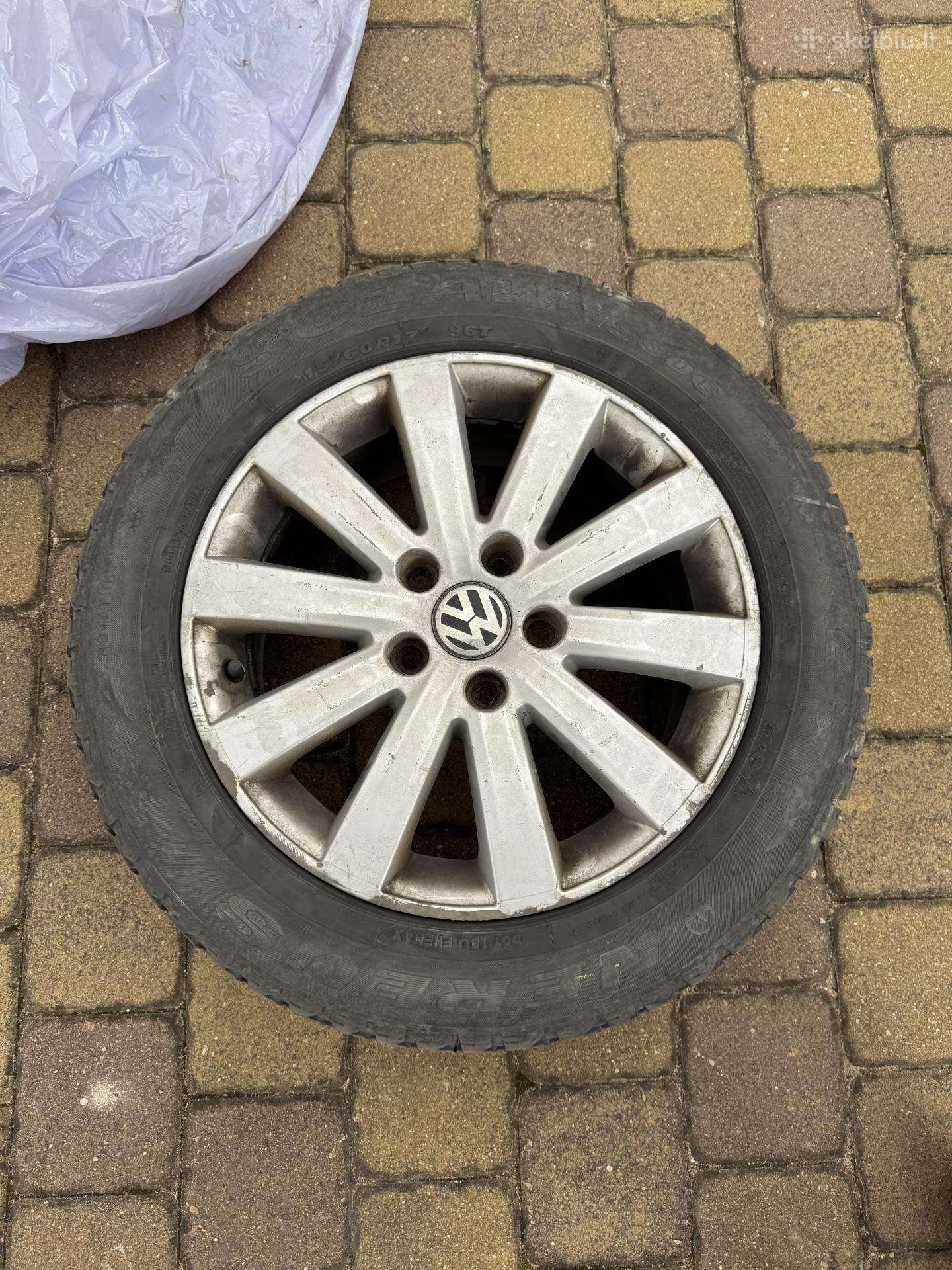 VW T5 žieminiai ratai 17" 215/60 R17, 8 mm, 360 €