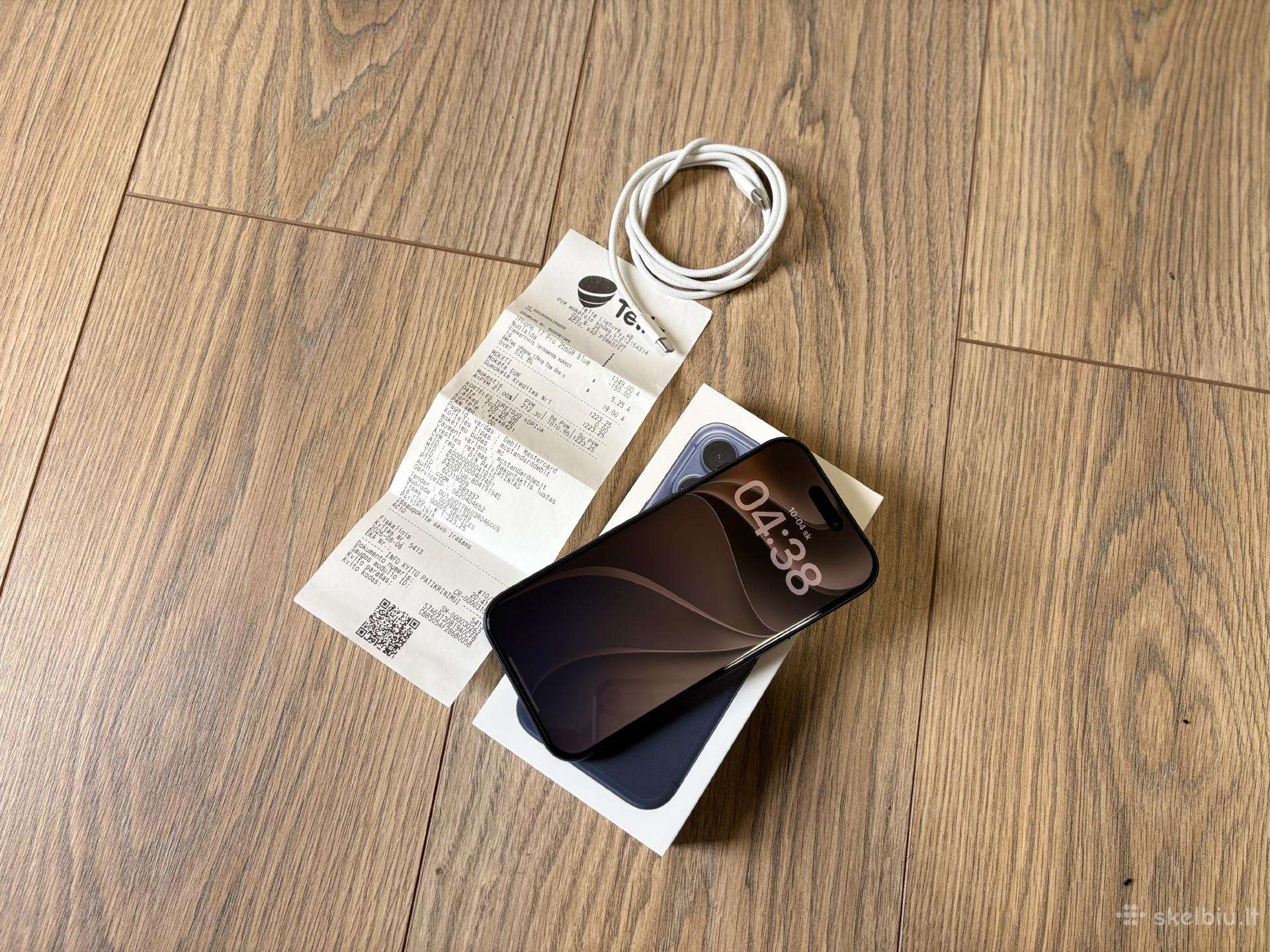 iPhone 17 Pro ( melynas )