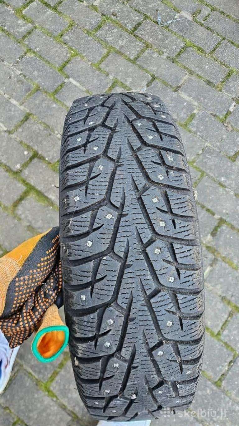 Dygliuotos padangos R14. Labai mažai naudotos