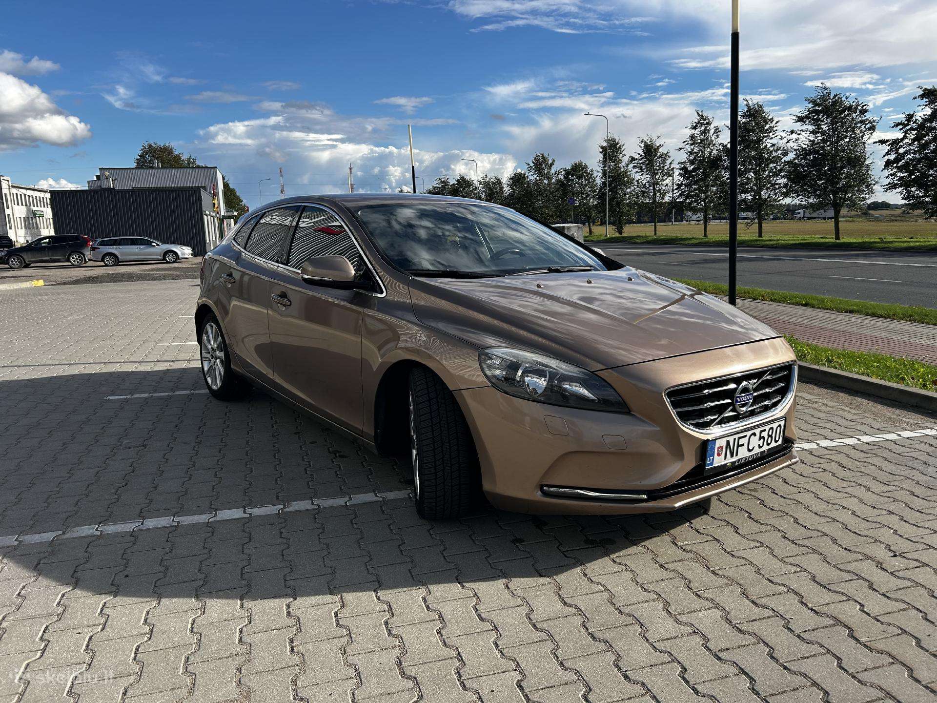 Volvo V40, 1.6 l., Хэтчбек