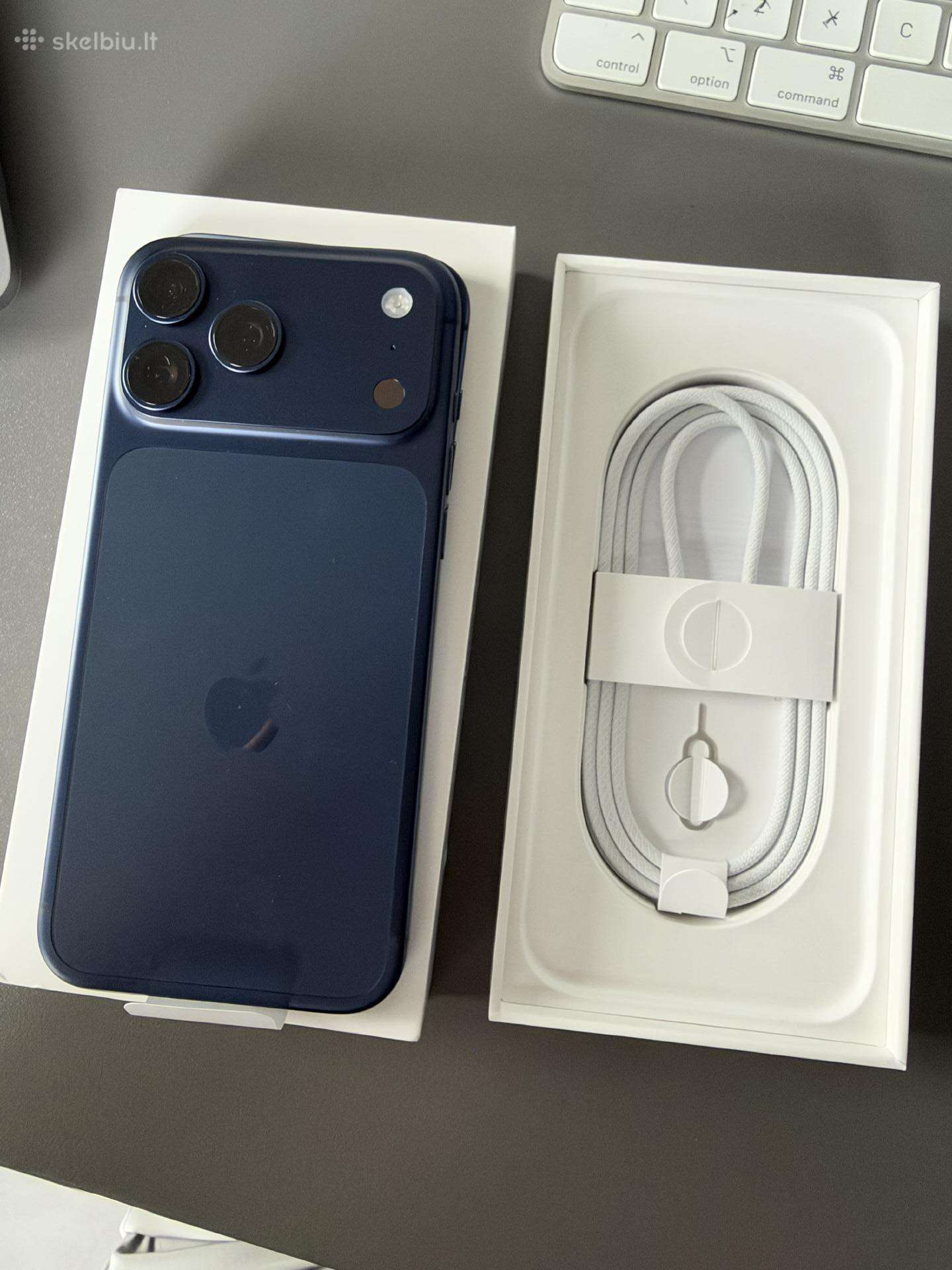 Apple iPhone 17 pro max deep blue 256 GB