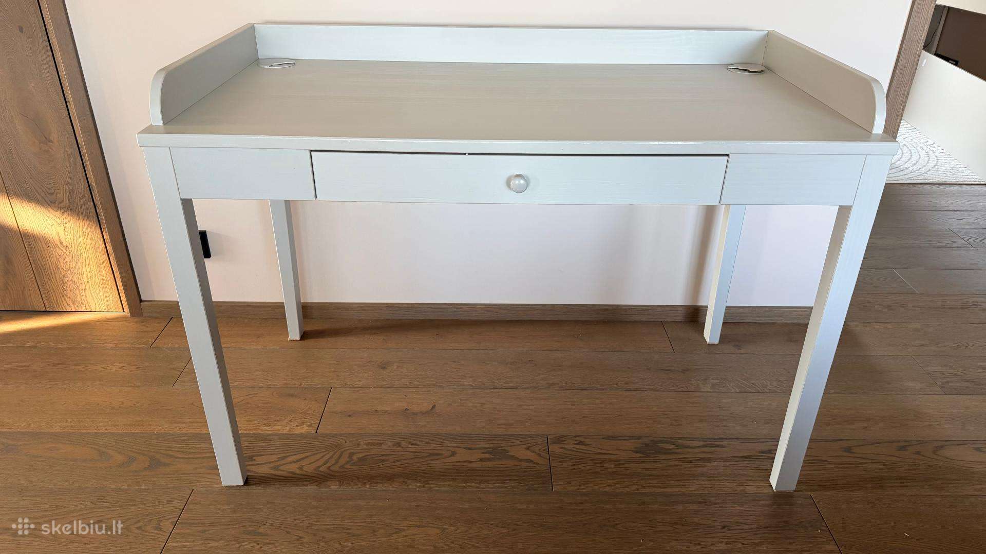 Parduodu Ikea stalą Smyga Design