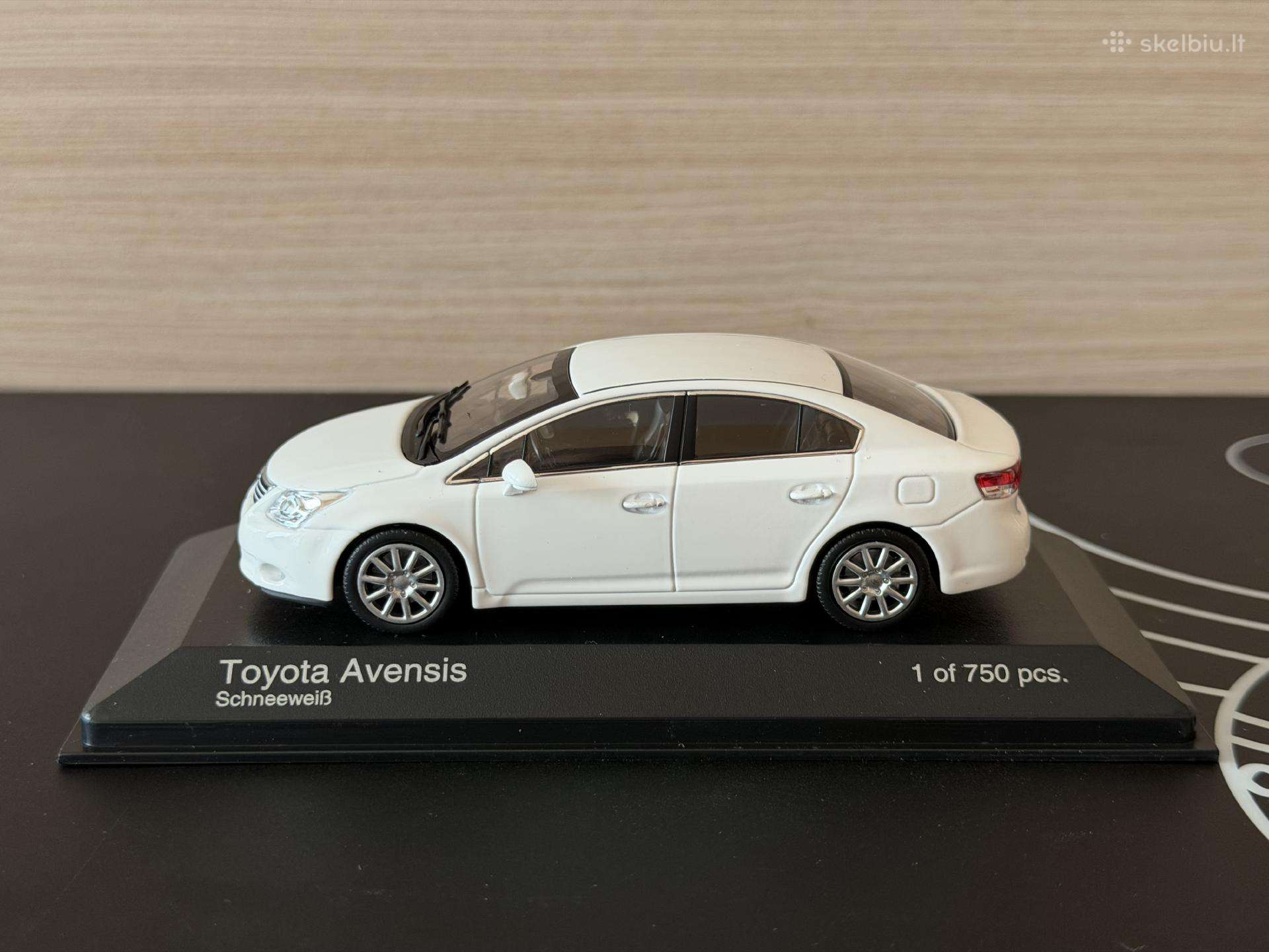 Toyota Avensis 1:43