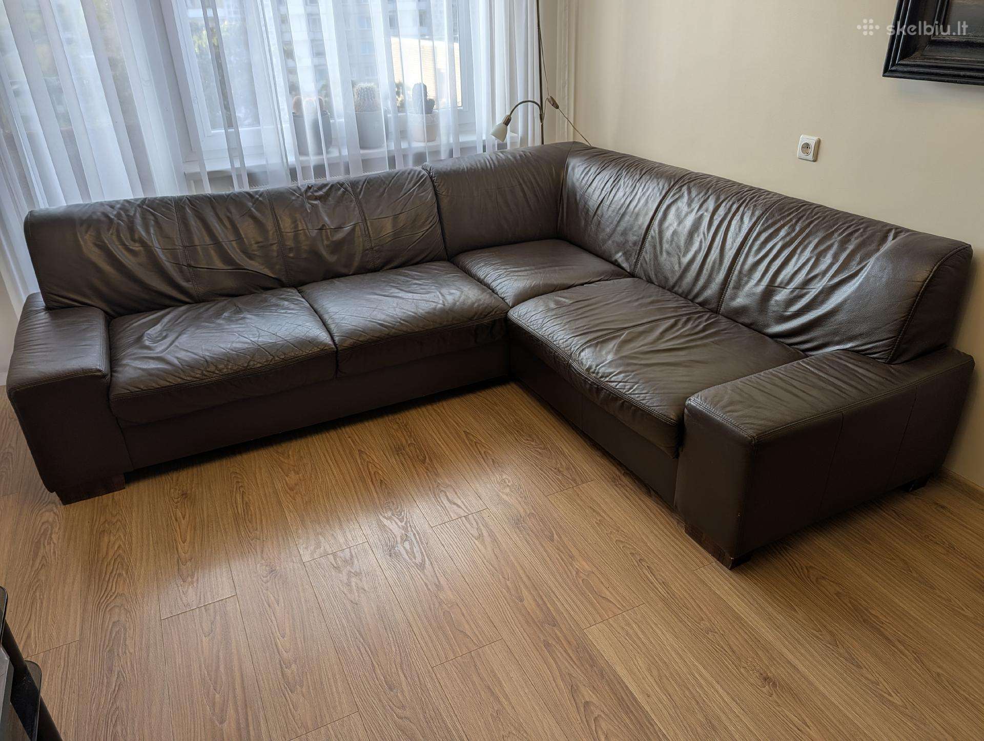 Dovanoju Odinį kampą 255x213x90. Skubiai.