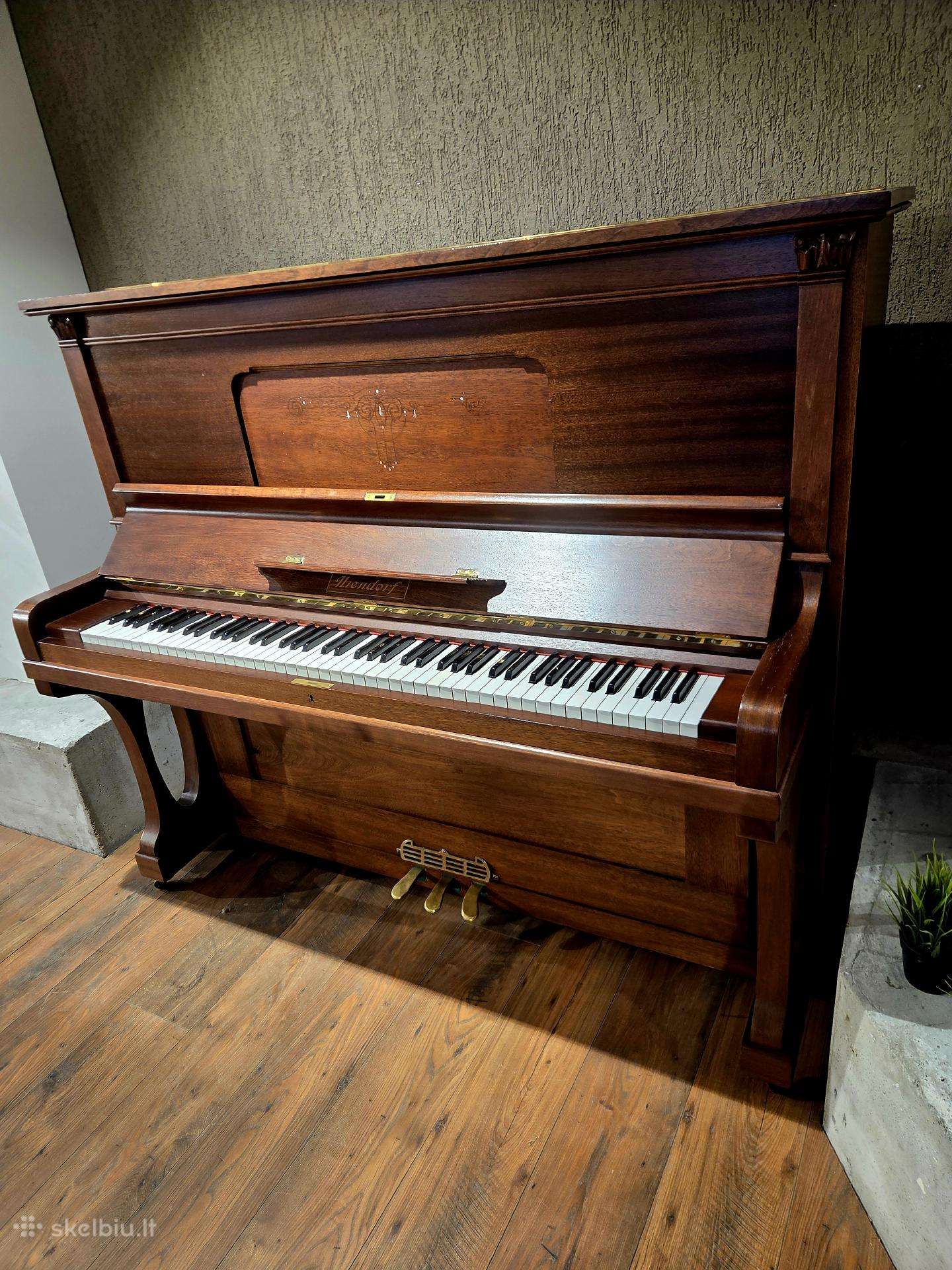 Antikvarinis pianinas "Niendorf"