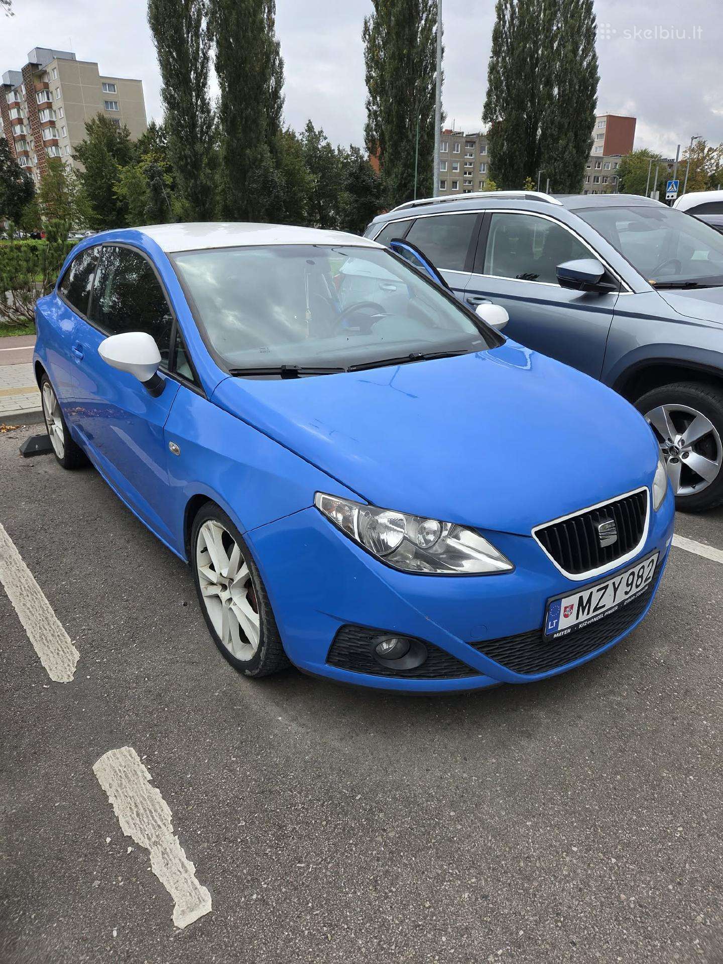 Parduodu mašina, melyna seat Ibiza.