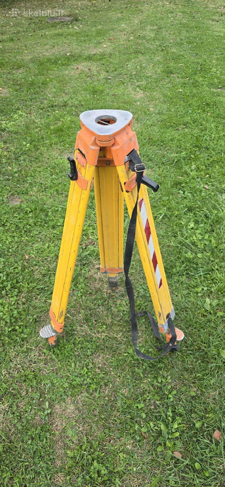 Leica Gst20 medinis geodezinis stovas (trikojis)