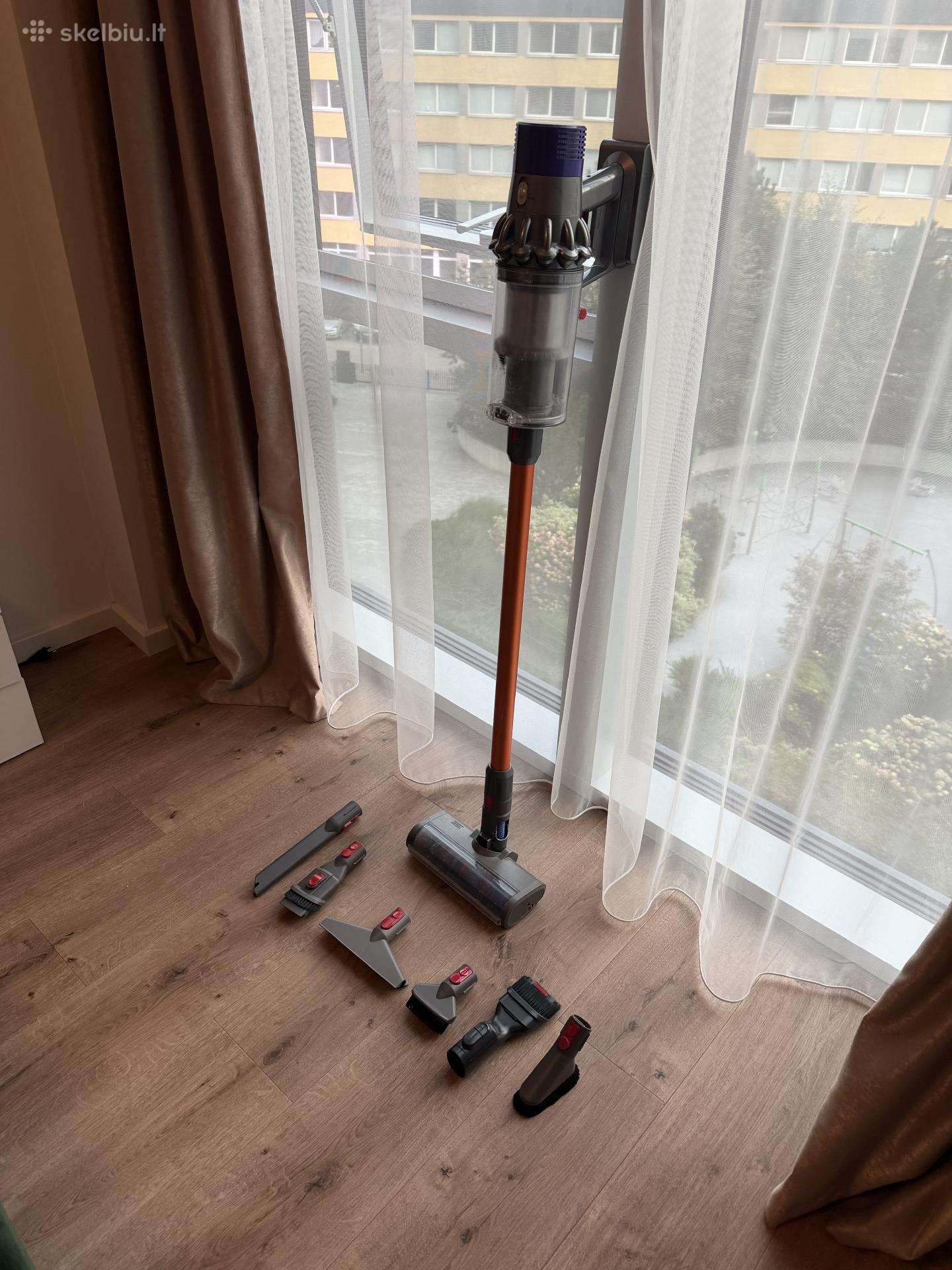 Dyson V10 belaidis dulkių siurblys su priedais