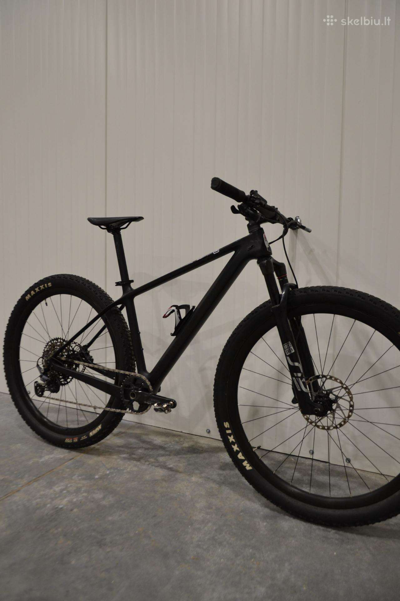 MTB karboninis dviratis 29'