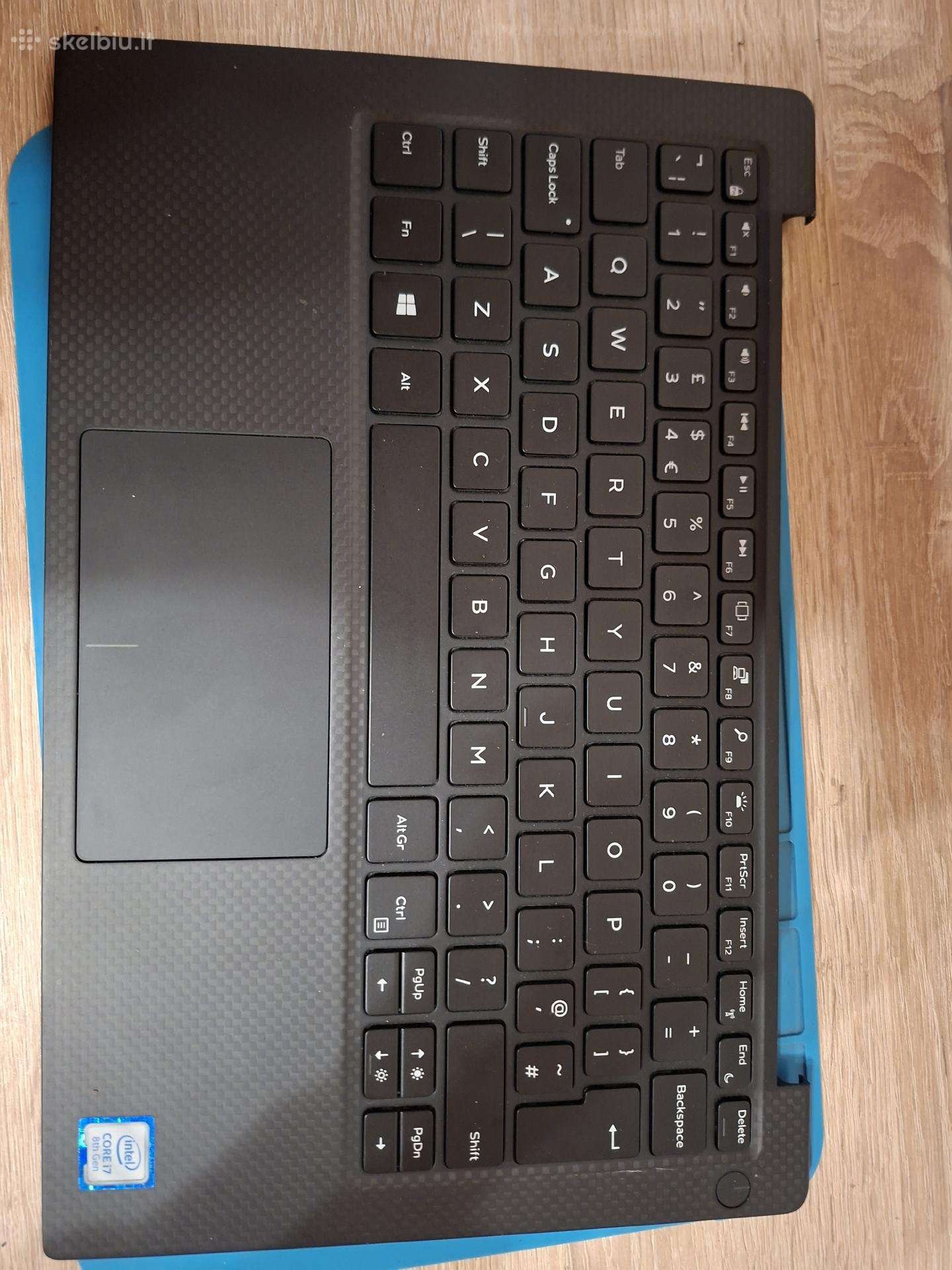 Dell Xps P82g klaviatūra su viršutiniu rėmu.