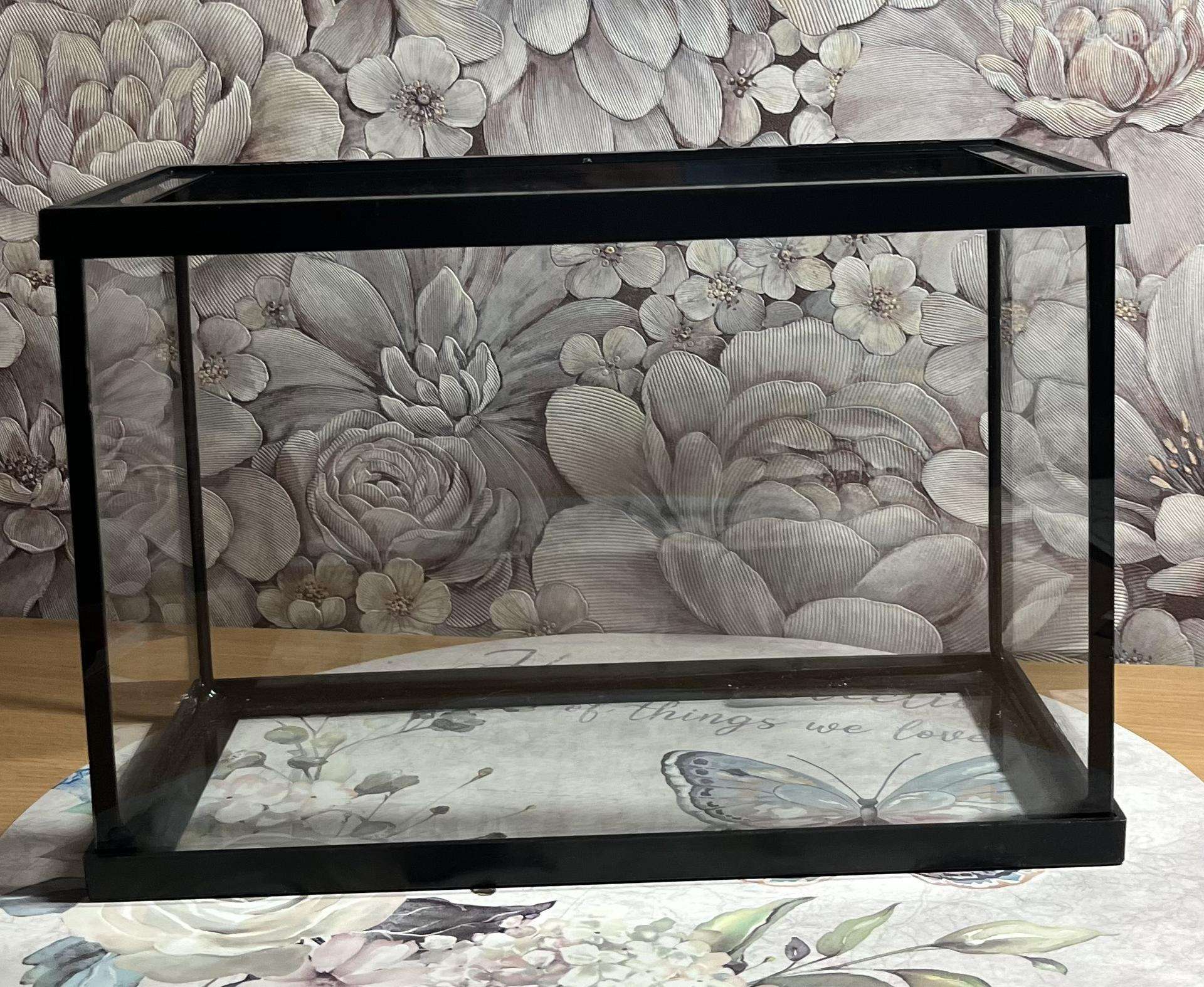 Parduodu akvariumą. 7l. 12eur.