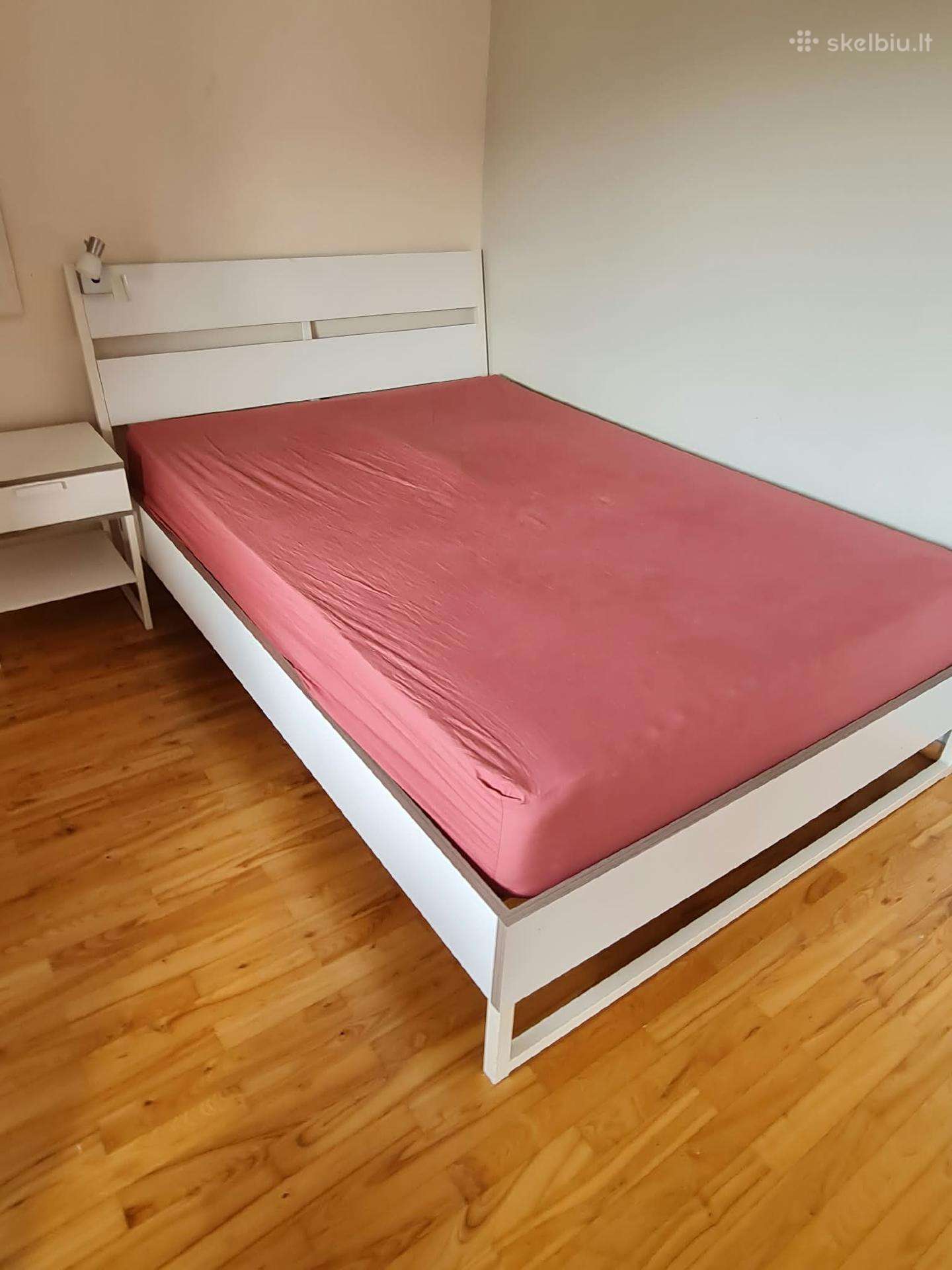 Lova su čiužiniu