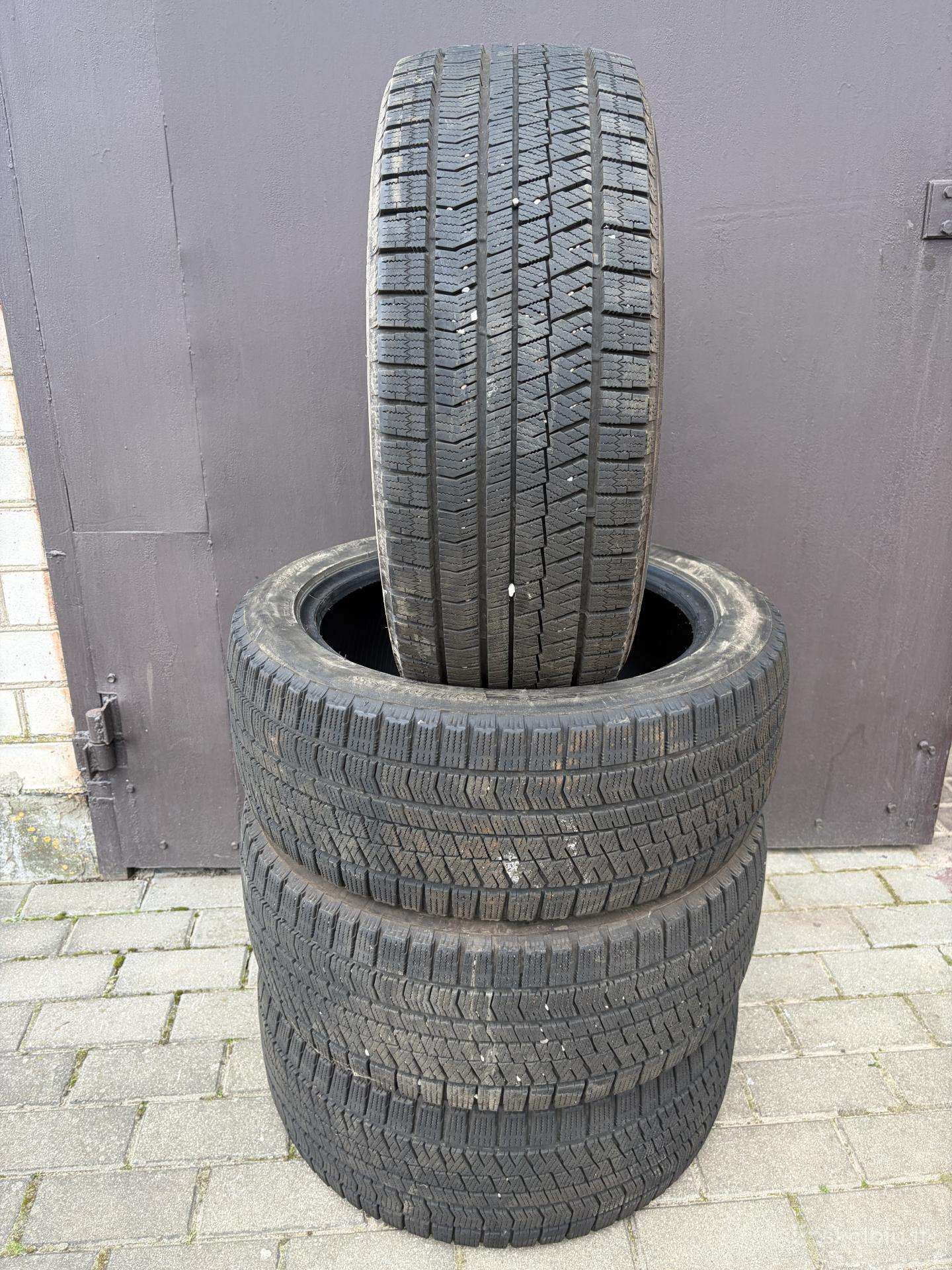 235/45 R17 Bridgestone Blizzak Ice