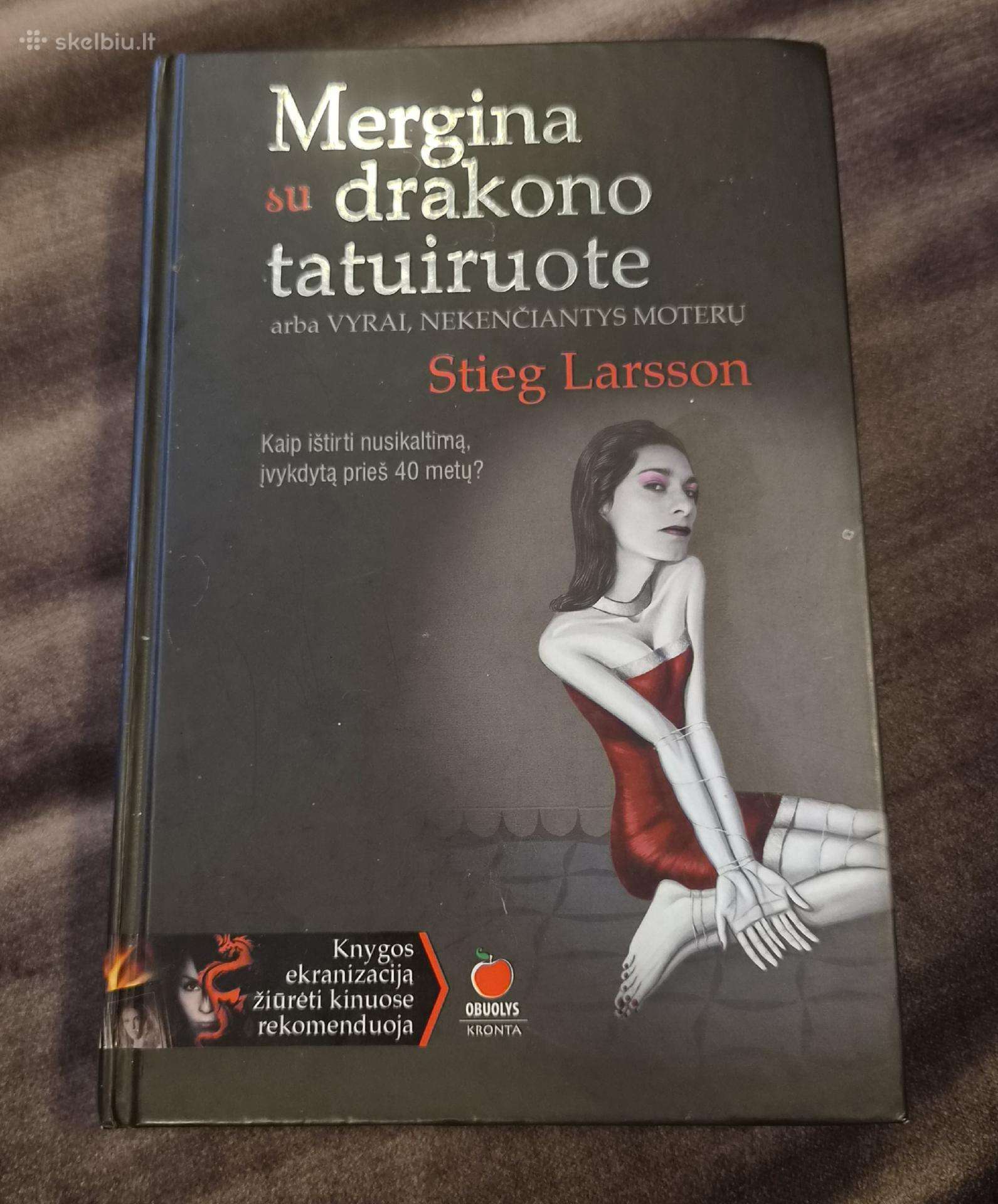 Knyga. Mergina su drakono tatuiruote