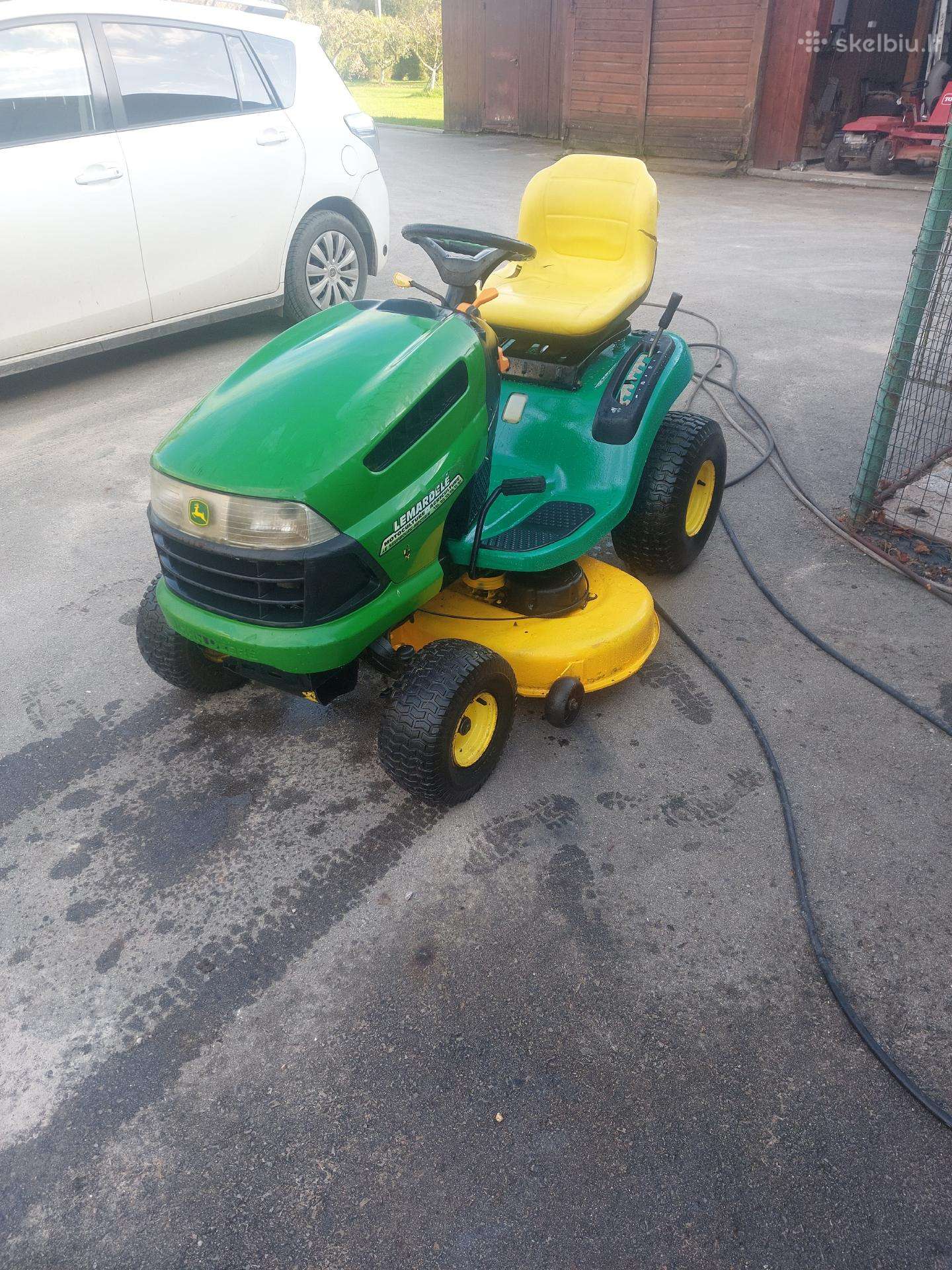 Parduodu žoliapjove-traktoriuką John-deere