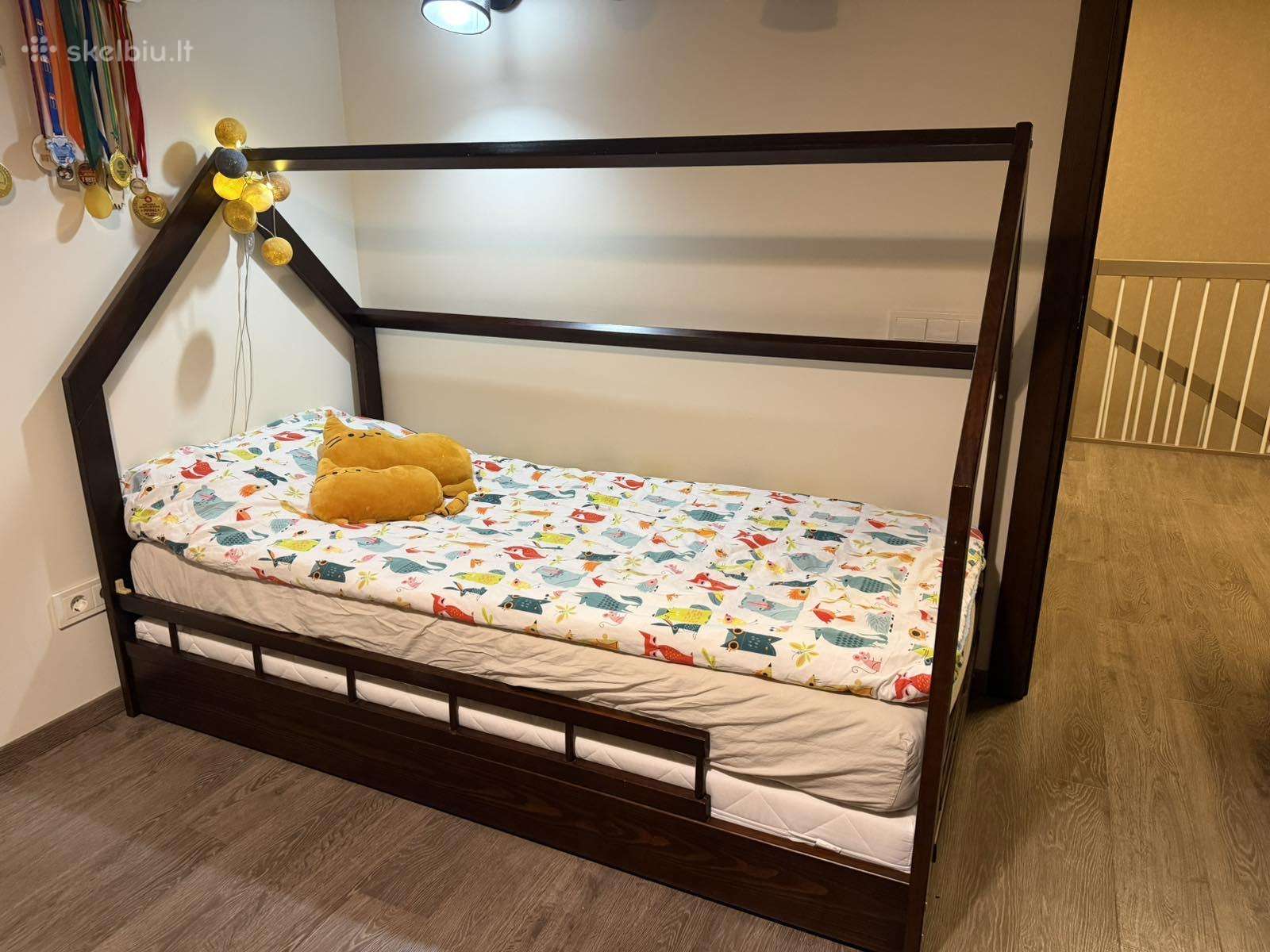 Vaikiška lova–namelis 90180 cm + 2 čiužiniai