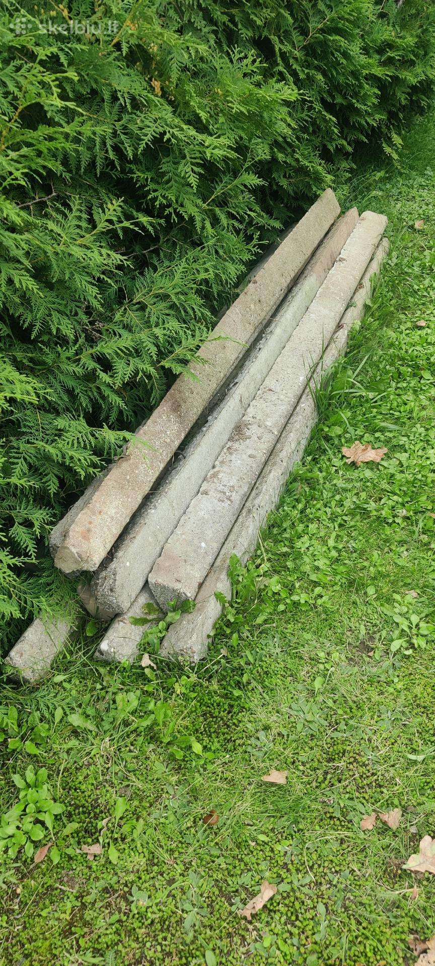 Dovanojami betoniniai stulpai